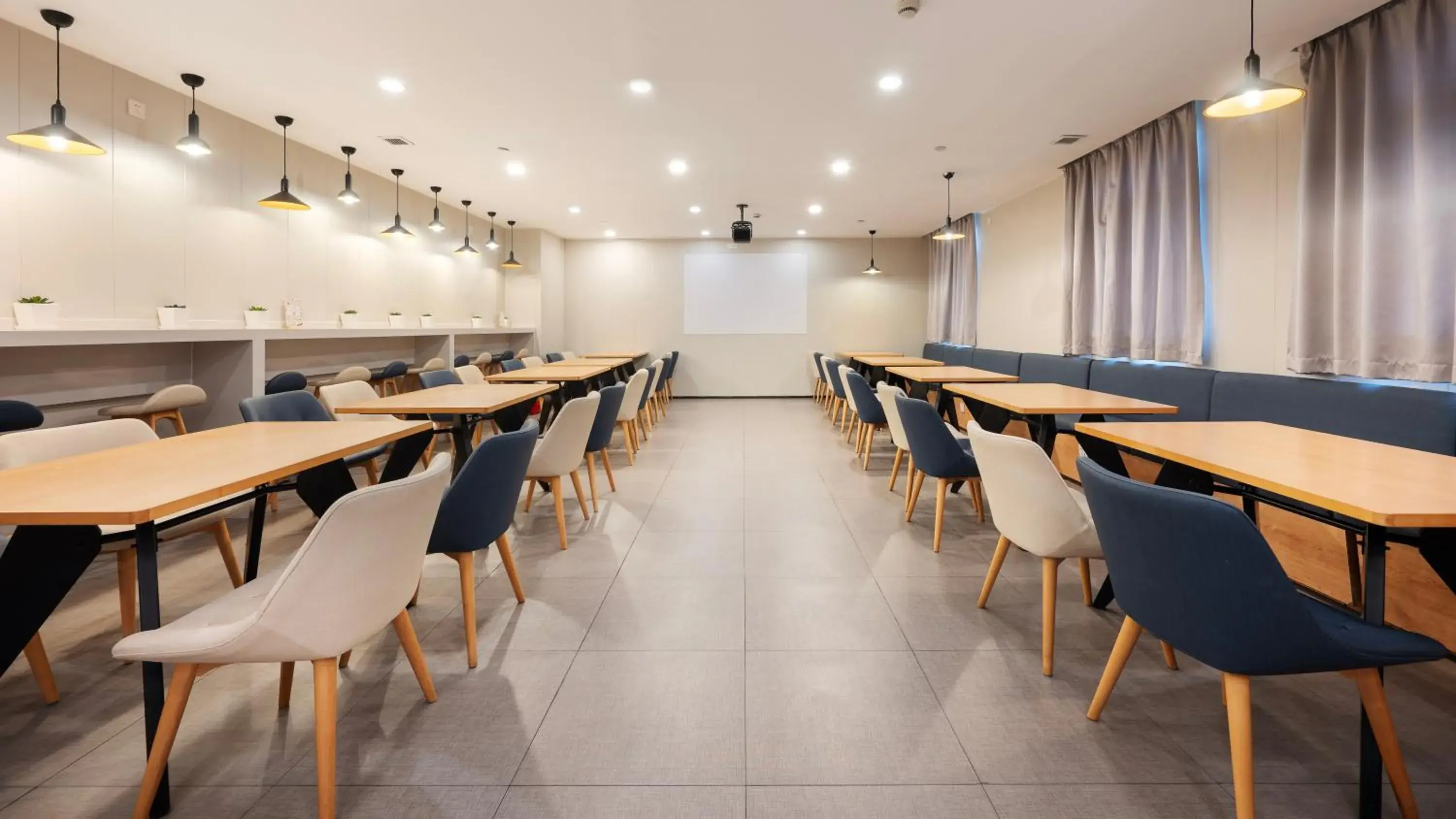 Restaurant/places to eat in Hanting Hotel Shanghai International Tourism Resort Restaurant/places to eat in Hanting Hotel Shanghai International Tourism Resort