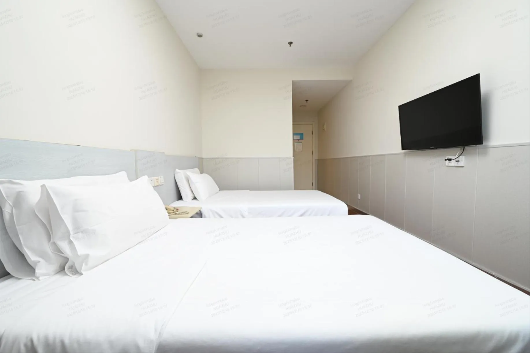 Bed in Hanting Hotel Shanghai Pudong Airport