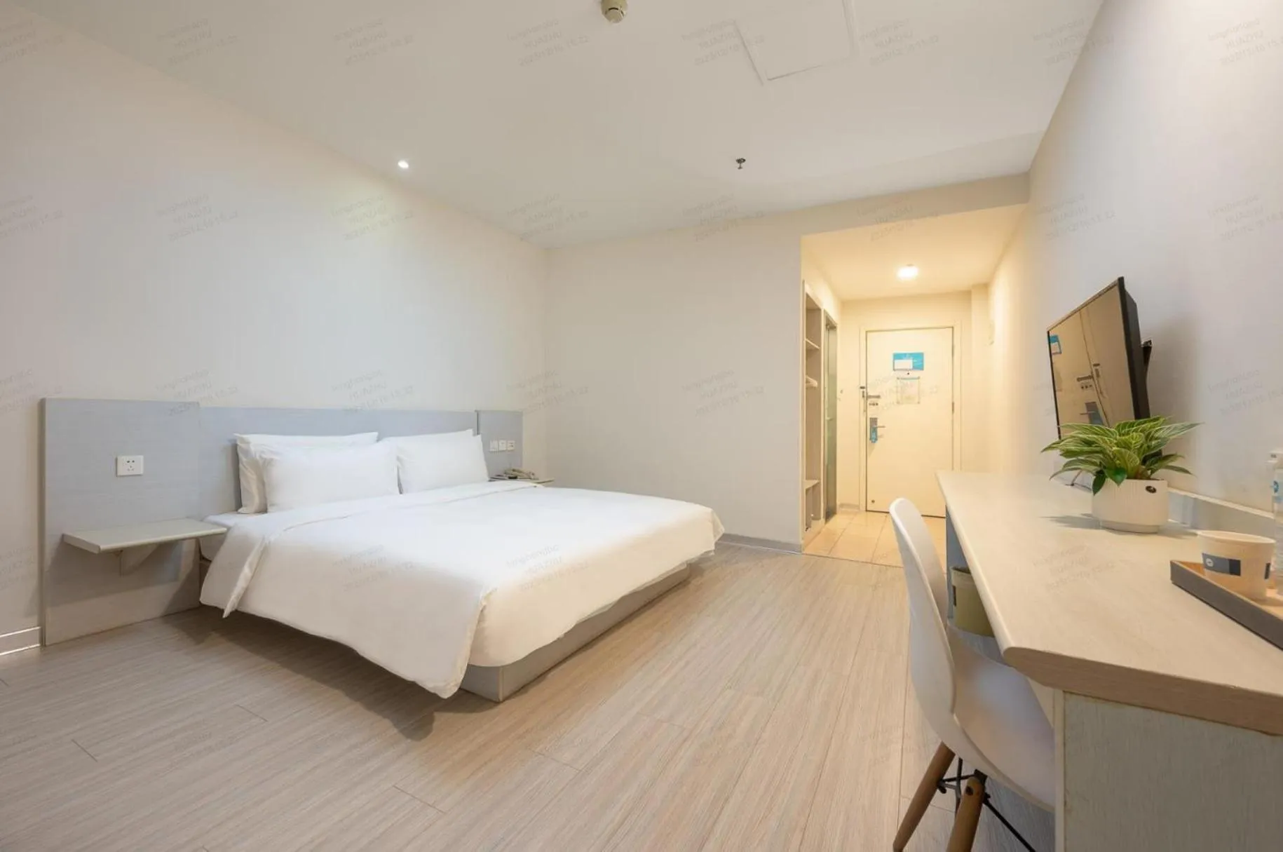 Bed in Hanting Hotel Shanghai Pudong Airport