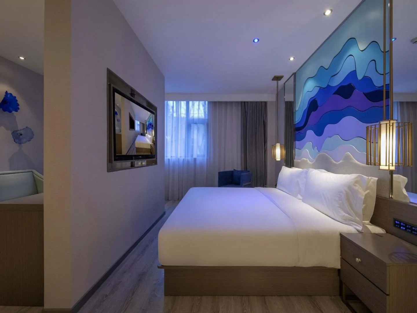 room service, Bed in Orange Hotel Shanghai Chuansha International Tourism Resort