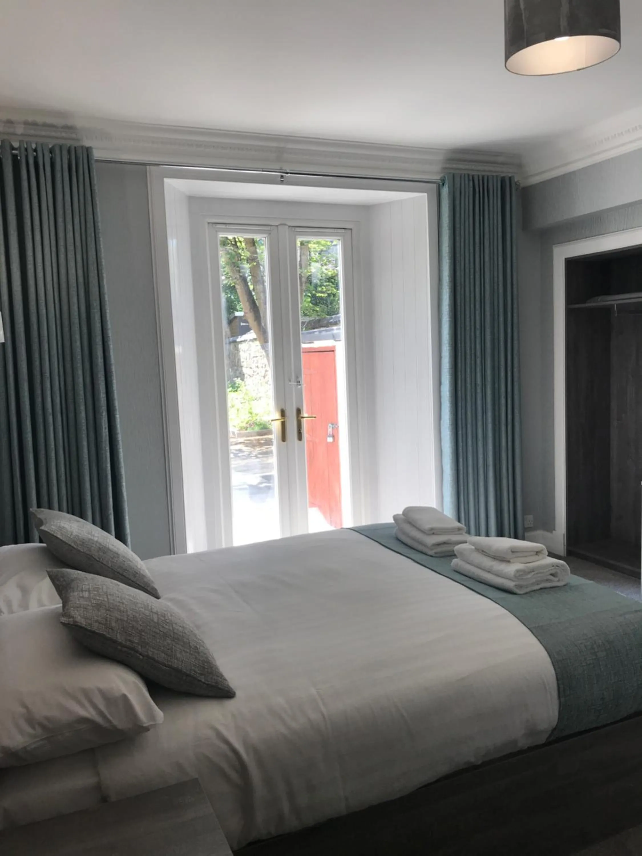 Bed in Arrandale Guest House