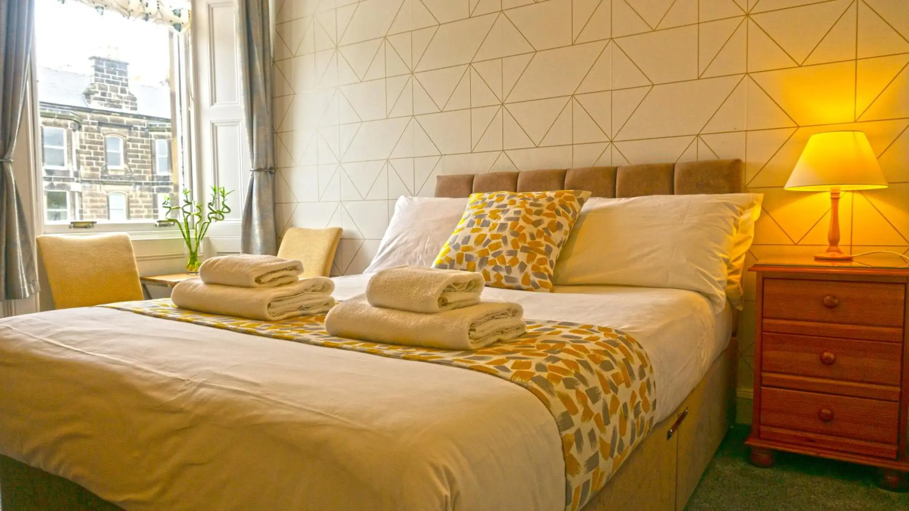 large double room with private external bathroom in Arrandale Guest House large double room with private external bathroom in Arrandale Guest House