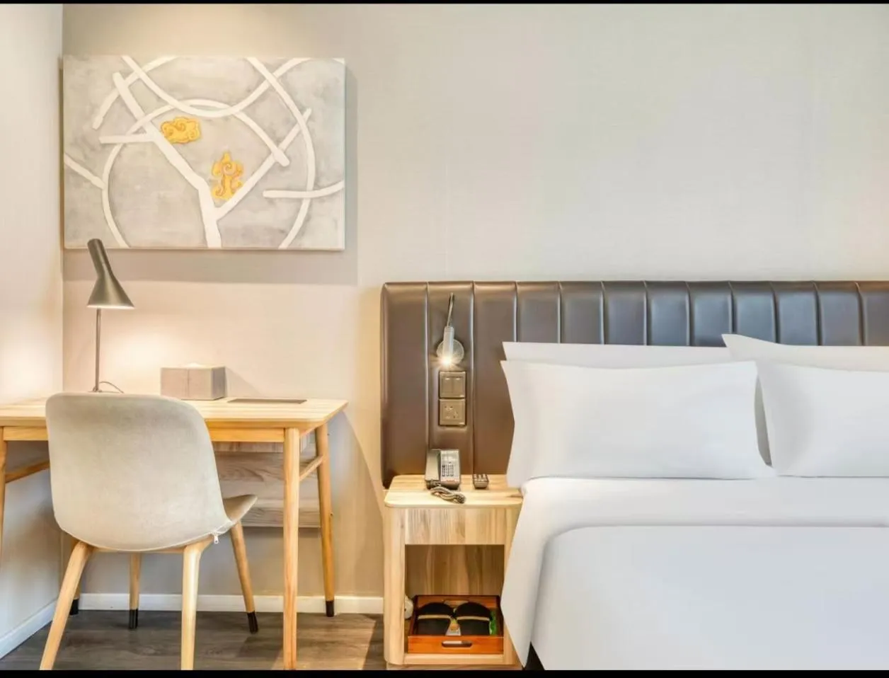 Seating area, Bed in Hanting Premium Hotel Shanghai Fengxian Sports Center