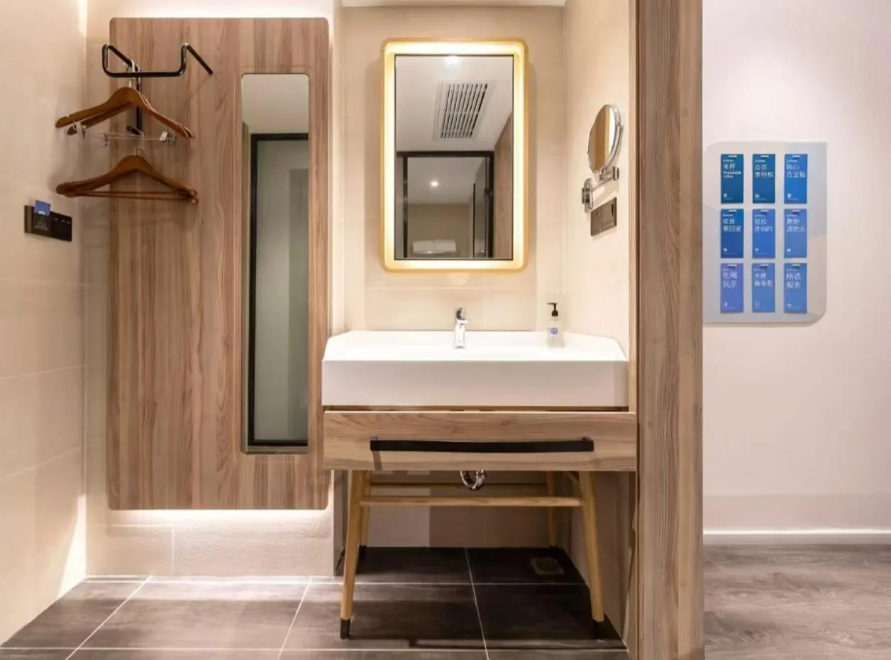 Bathroom in Hanting Premium Hotel Shanghai Fengxian Sports Center