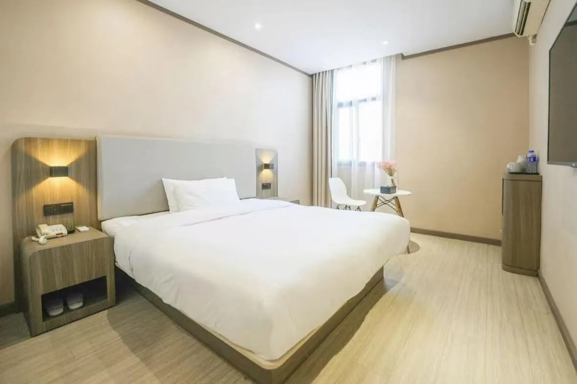 Bed in Hanting Hotel Shanghai Songjiang Sijing