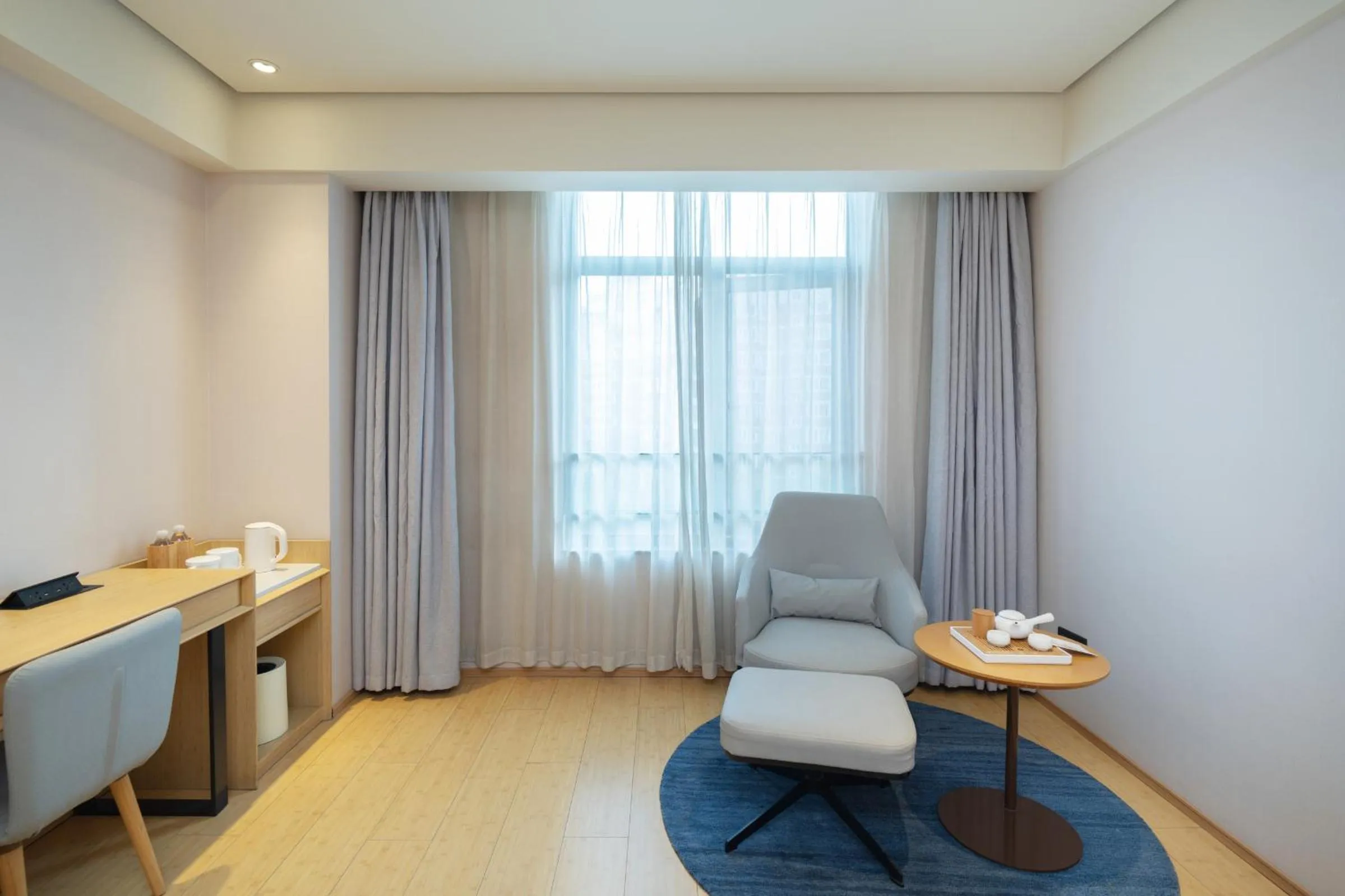 Seating area in JI Hotel Shanghai Jiuting Center