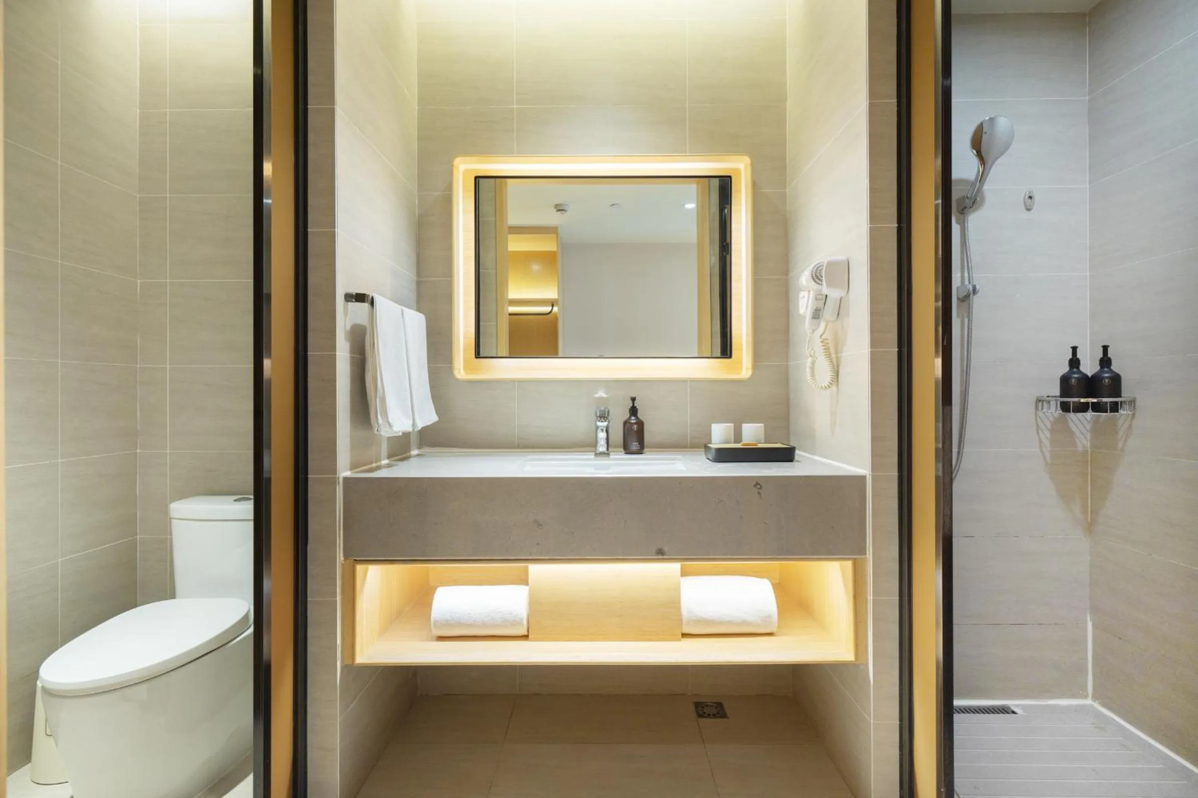 Shower in JI Hotel Shanghai Jiuting Center