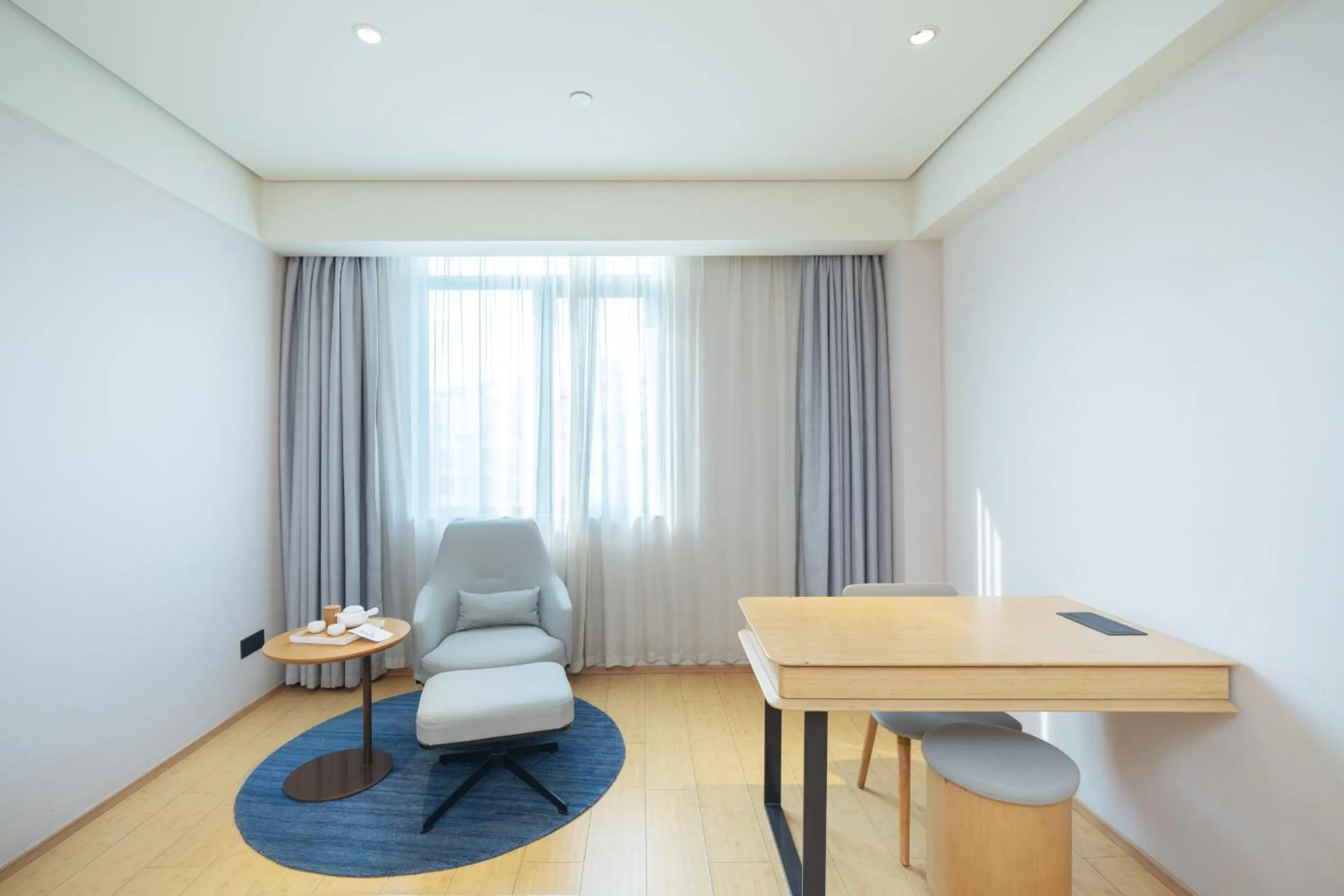 Seating area in JI Hotel Shanghai Jiuting Center