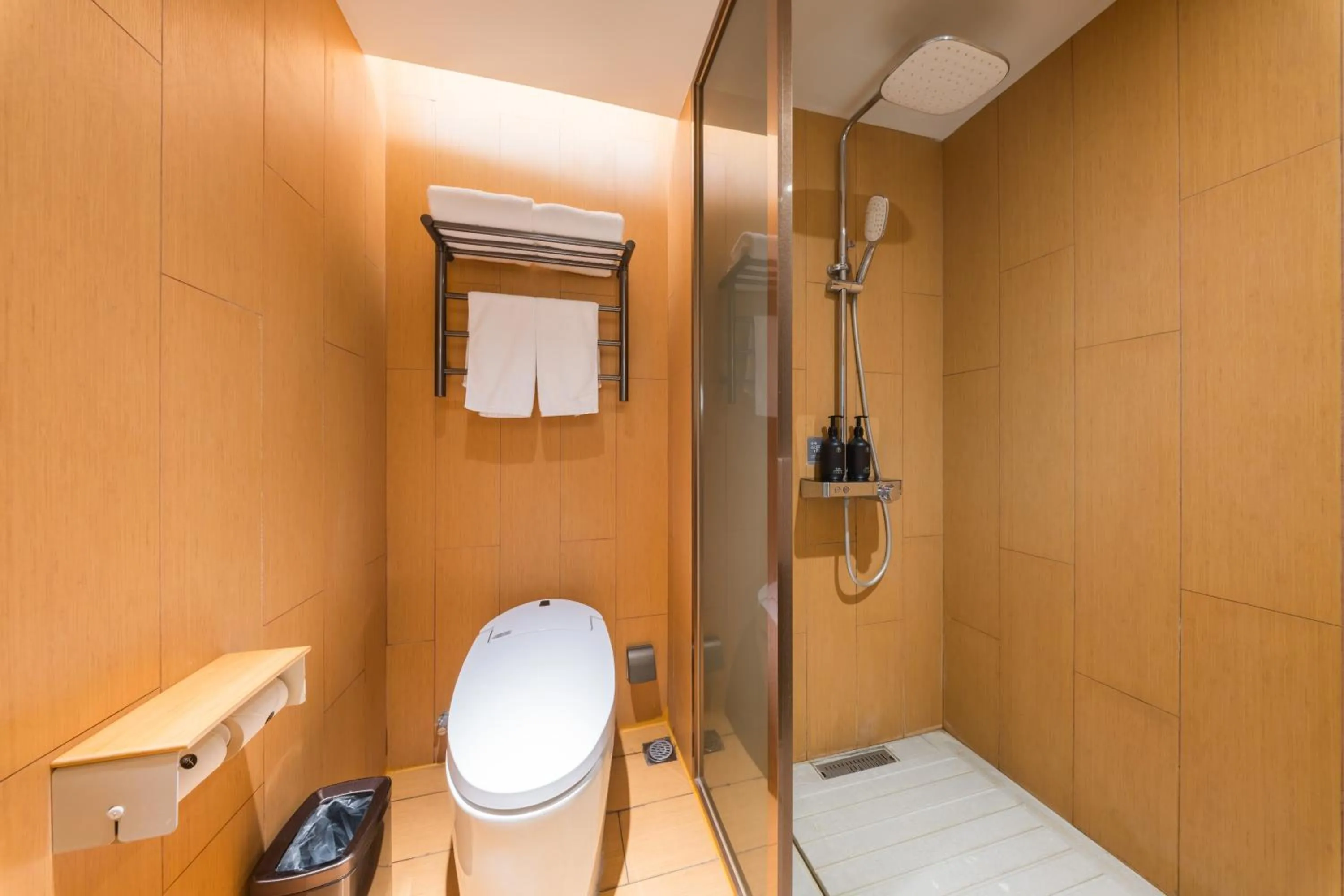 Toilet in JI Hotel Shanghai World Expo Sanlin Road