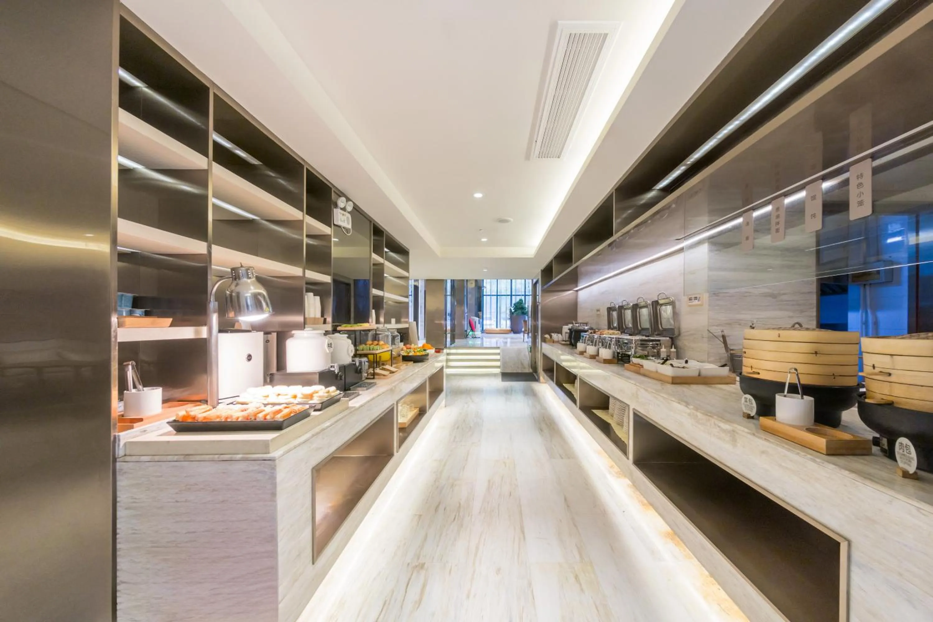 Restaurant/places to eat in JI Hotel Shanghai Baoshan Youyi Road