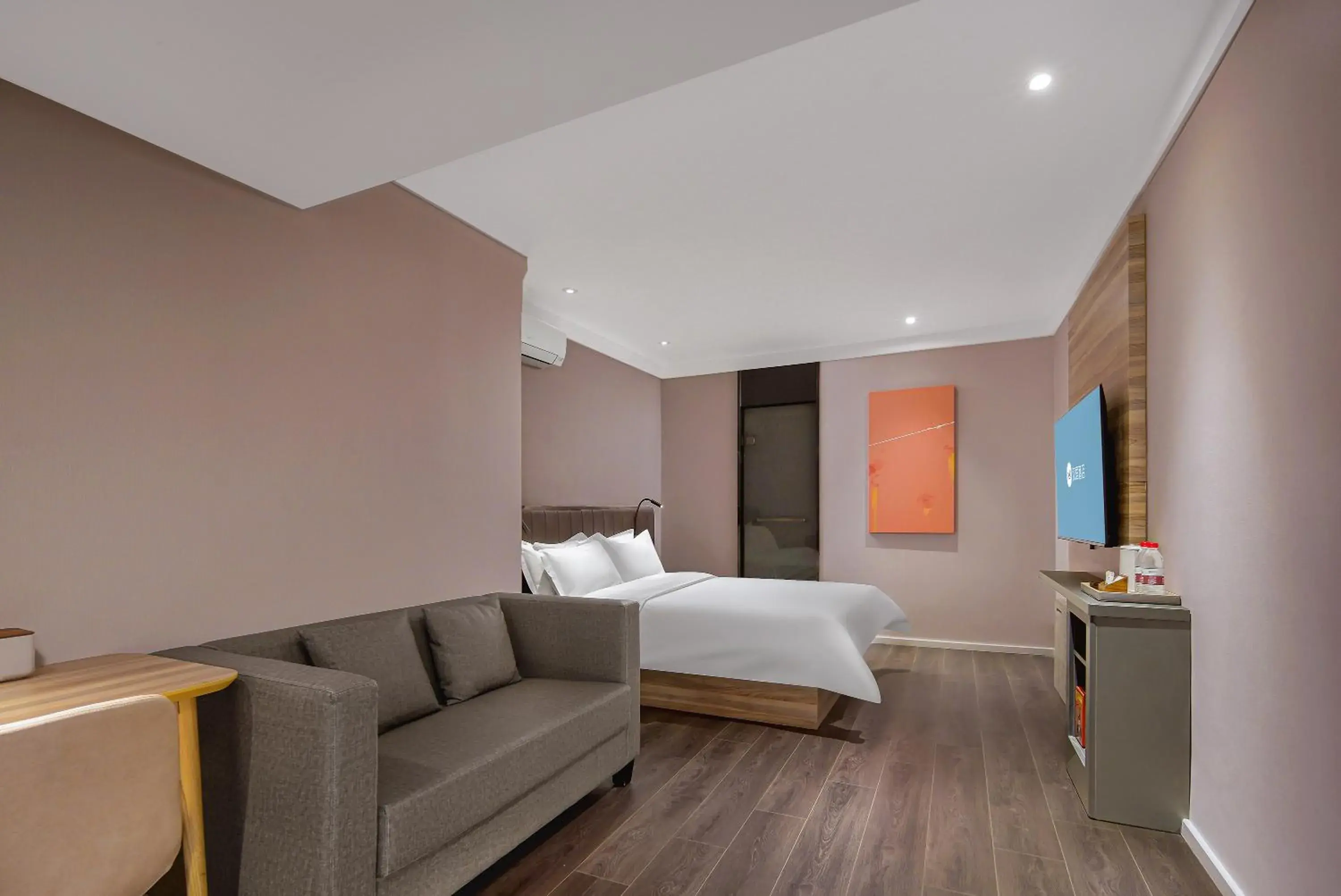 Photo of the whole room, Bed in Hanting Hotel Nanjing Xianhemen Zidong Commercial Street Photo of the whole room, Bed in Hanting Hotel Nanjing Xianhemen Zidong Commercial Street