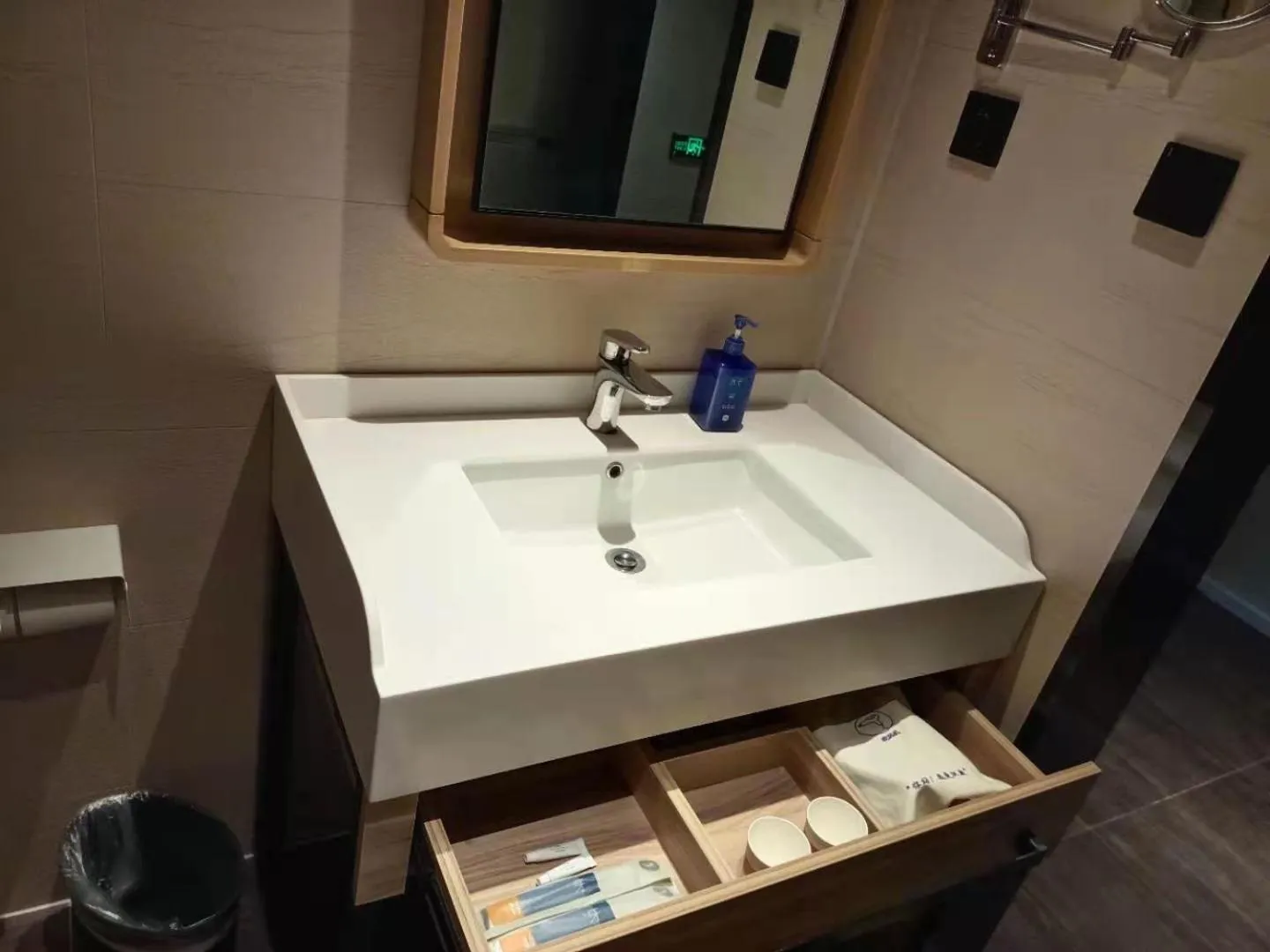 hair dryier in Hanting Hotel Nanjing Xianhemen Zidong Commercial Street