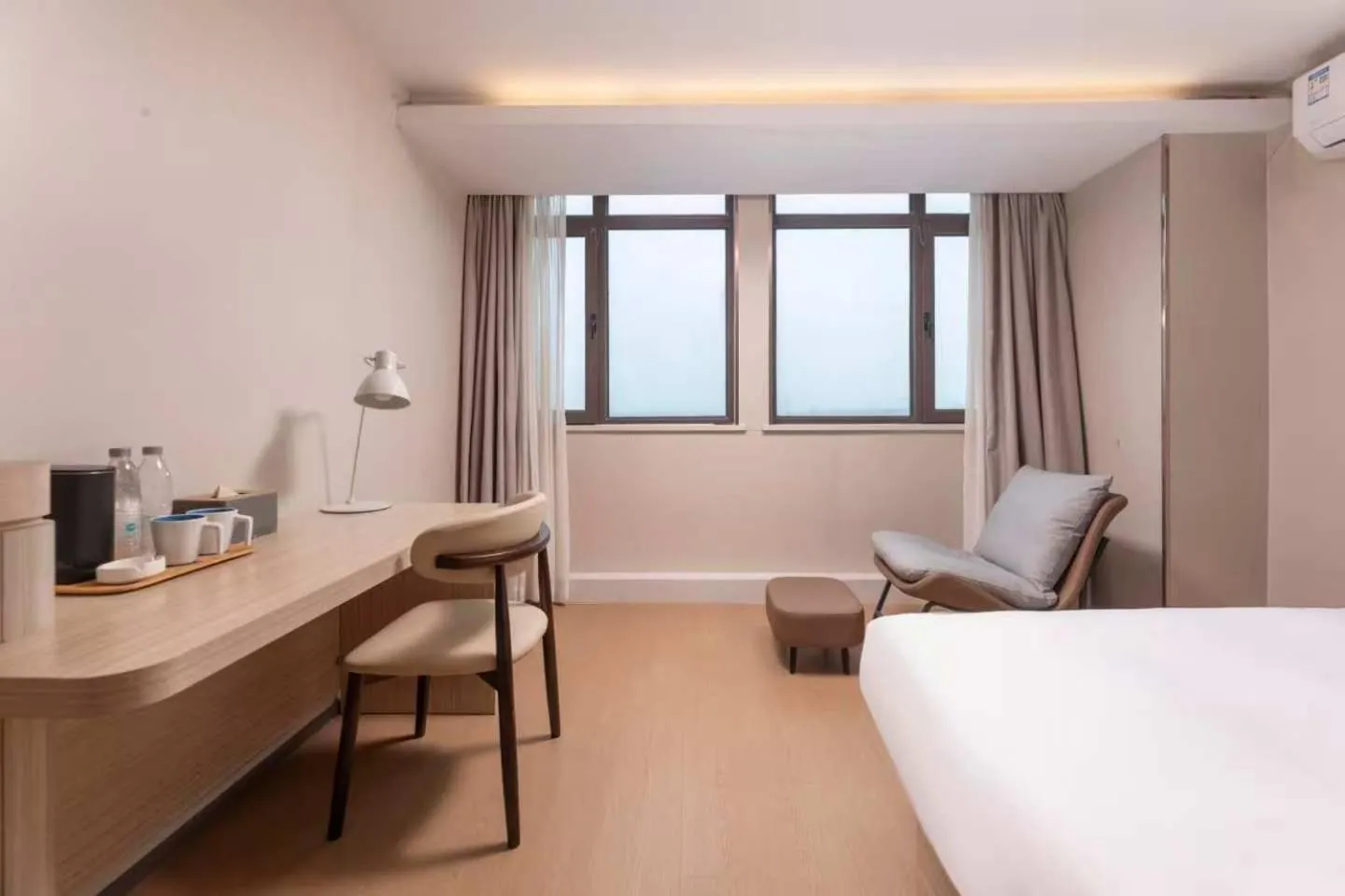furniture, Bed in Hanting Hotel Nanjing Jiangning Niu Shoushan