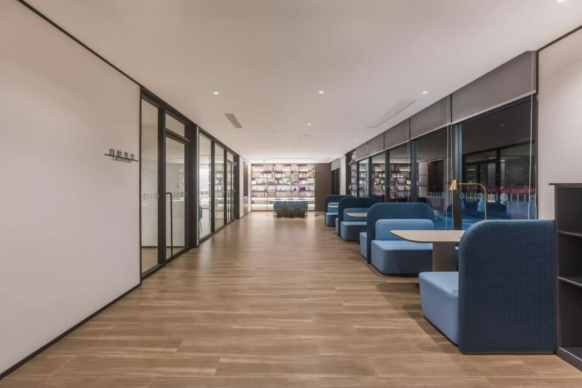 Seating area in Hanting Hotel Nanjing Jiangpu Longhua Road Subway Station