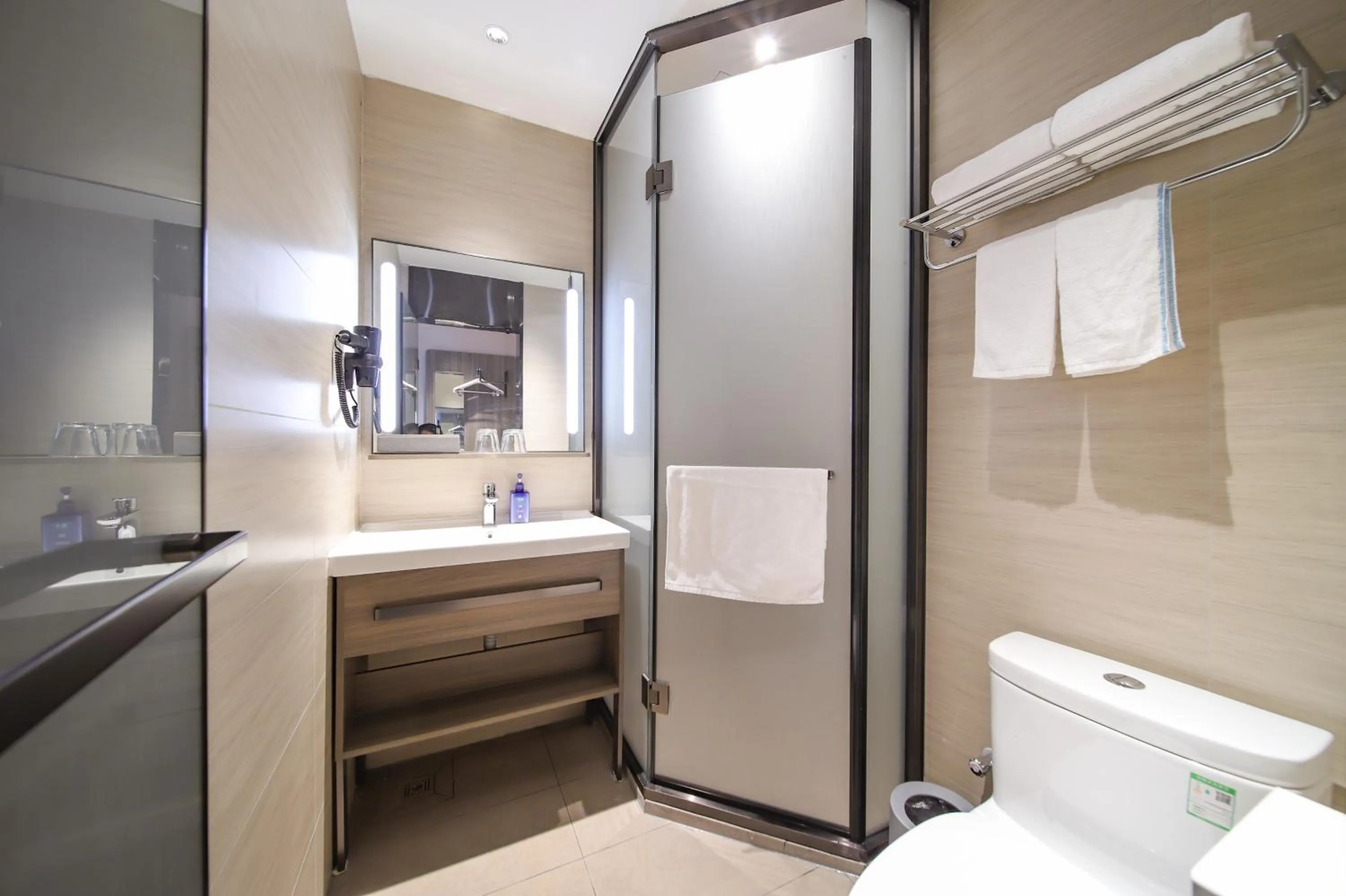 Toilet in Hanting Hotel Nanjing Jiangpu Longhua Road Subway Station