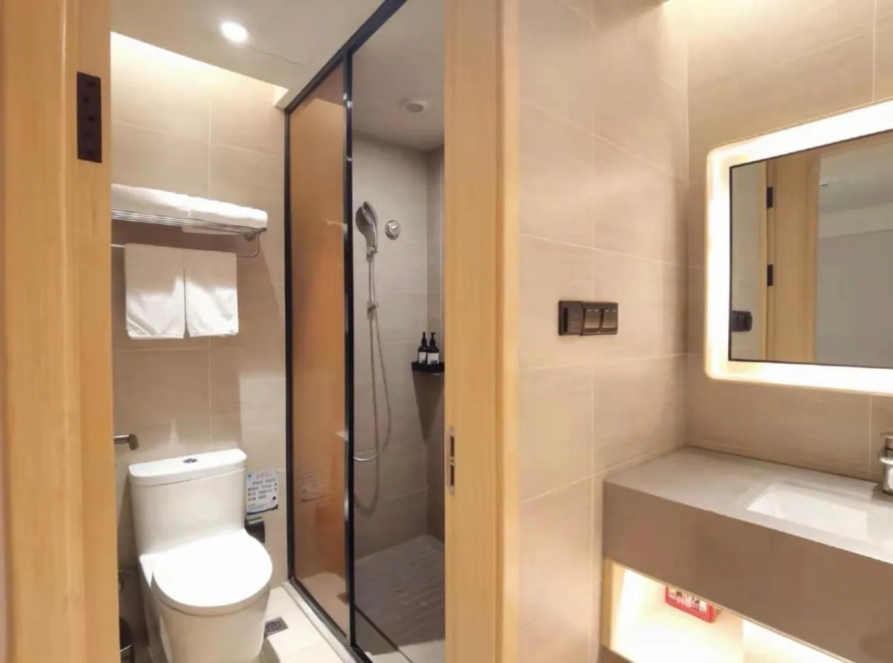 Photo of the whole room in JI Hotel Hangzhou Banshan Road