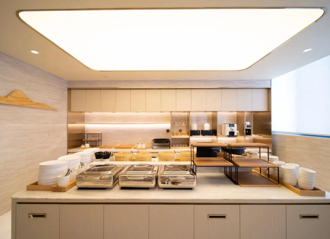 Restaurant/places to eat in JI Hotel Hangzhou Banshan Road