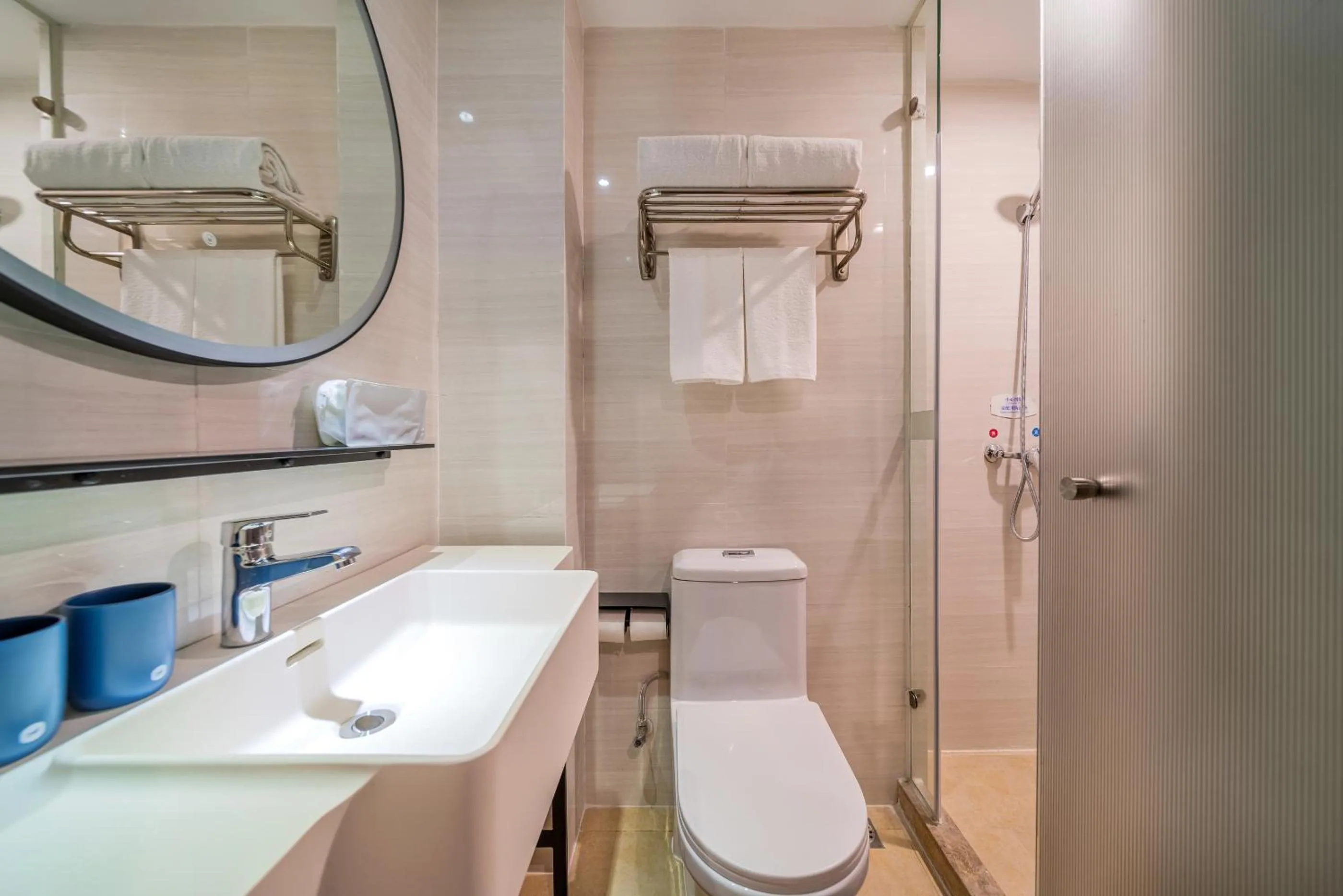 Toilet in Hanting Hotel Chongqing North Railway Station