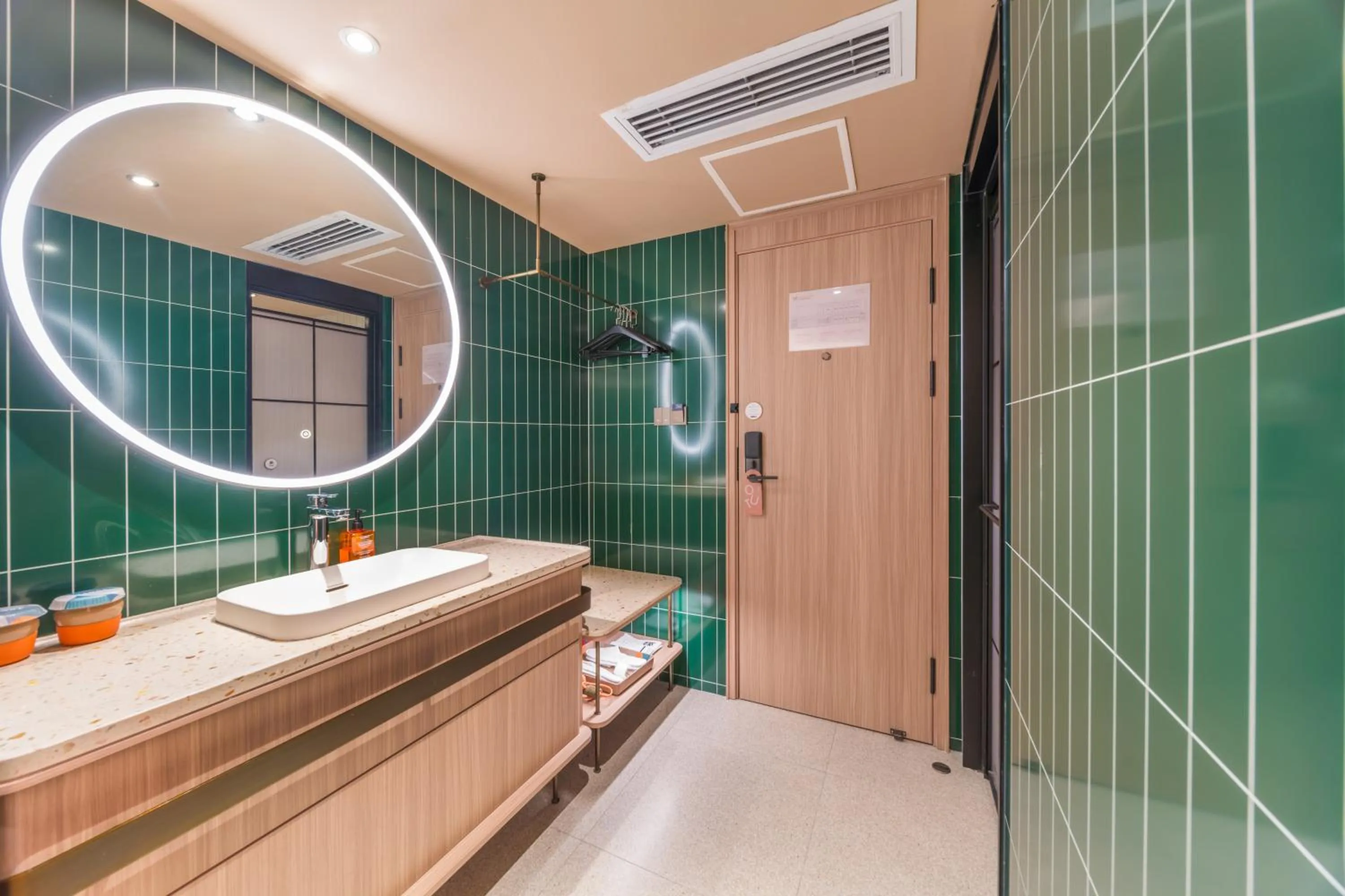 Orange Hotel Guangzhou Tianhe Gangding Subway Station