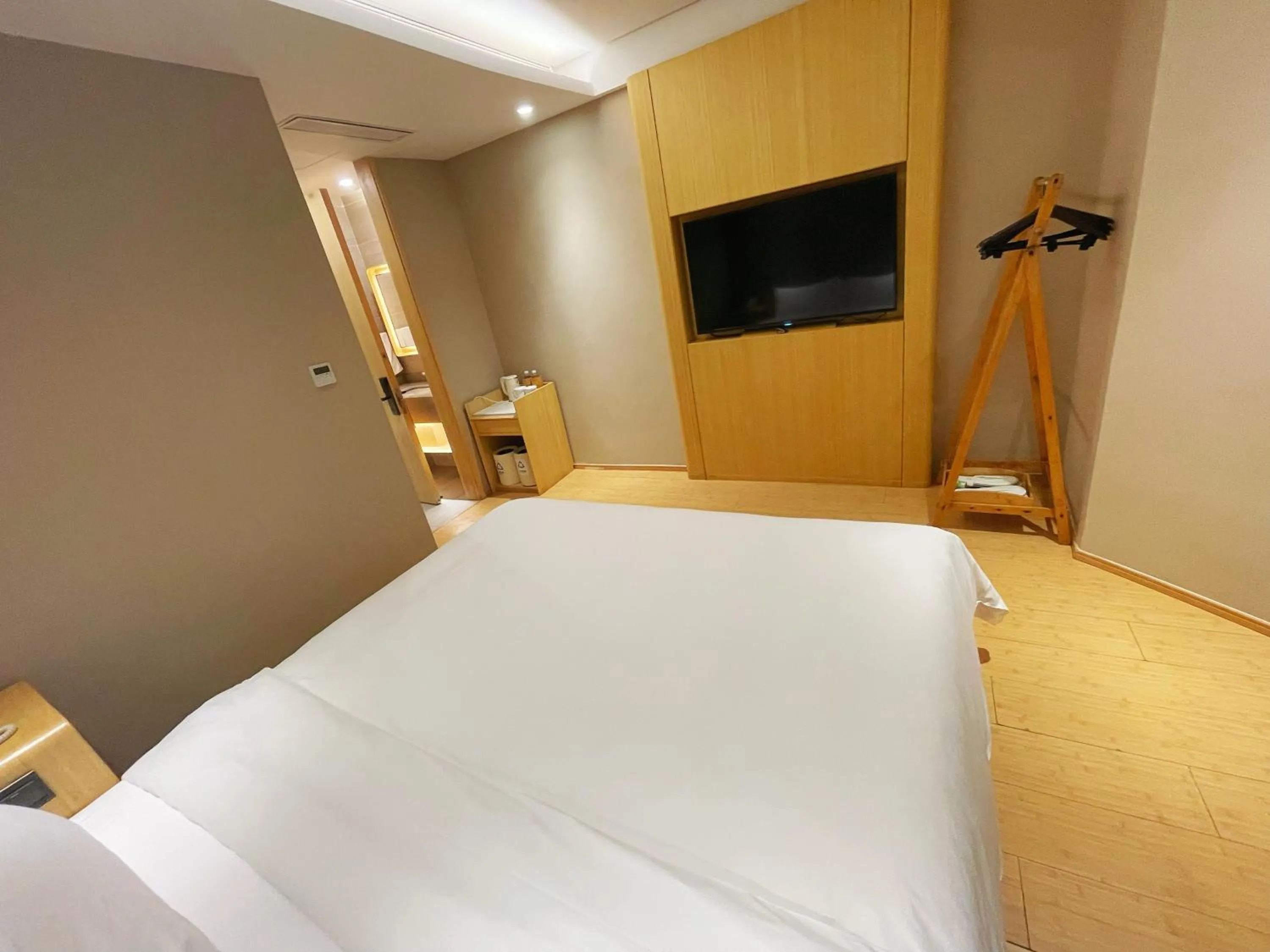 Bed in JI Hotel Shenzhen Shennan Avenue Huaqiang