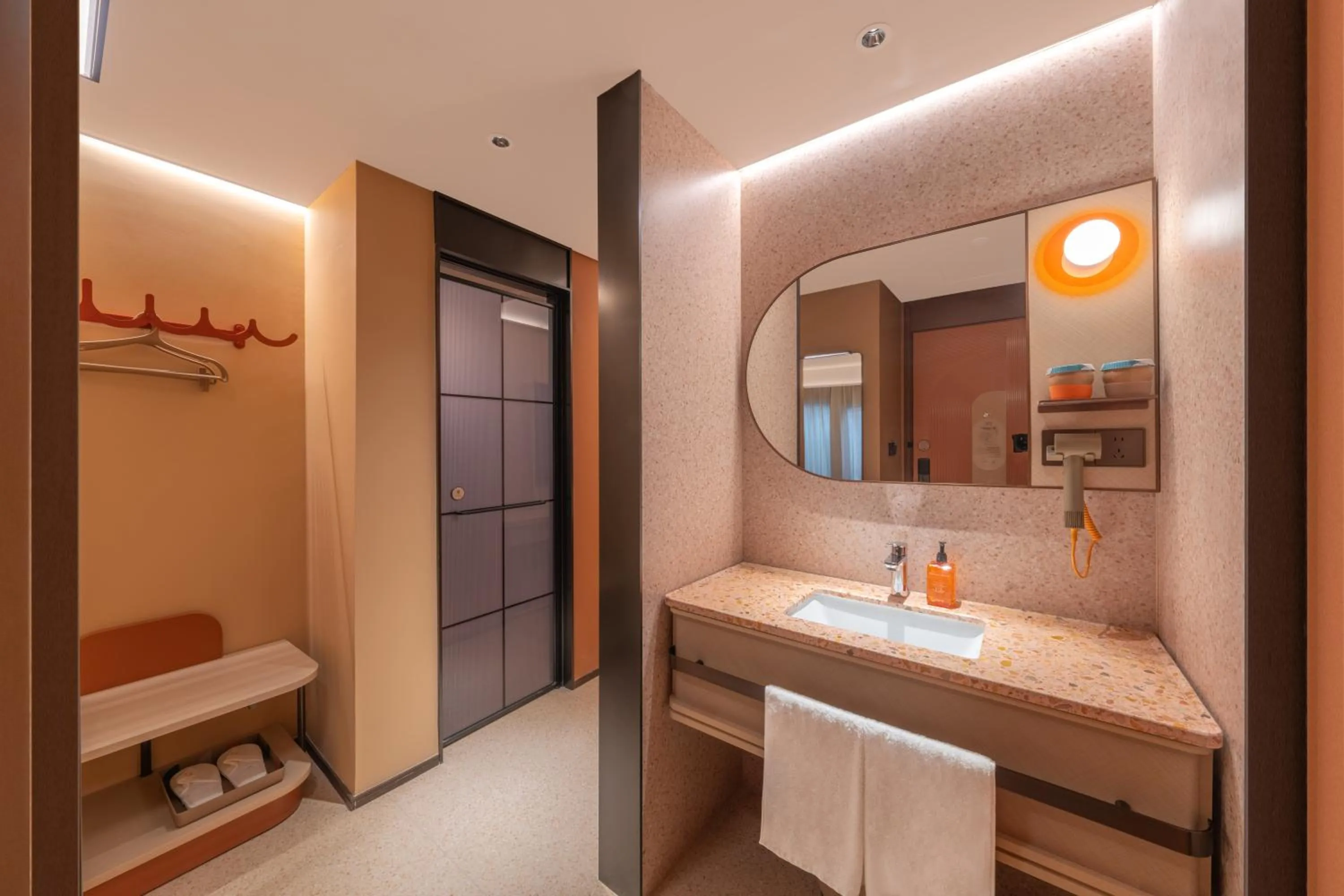 Bathroom in Orange Hotel Chengdu Wenshuyuan Subway Station