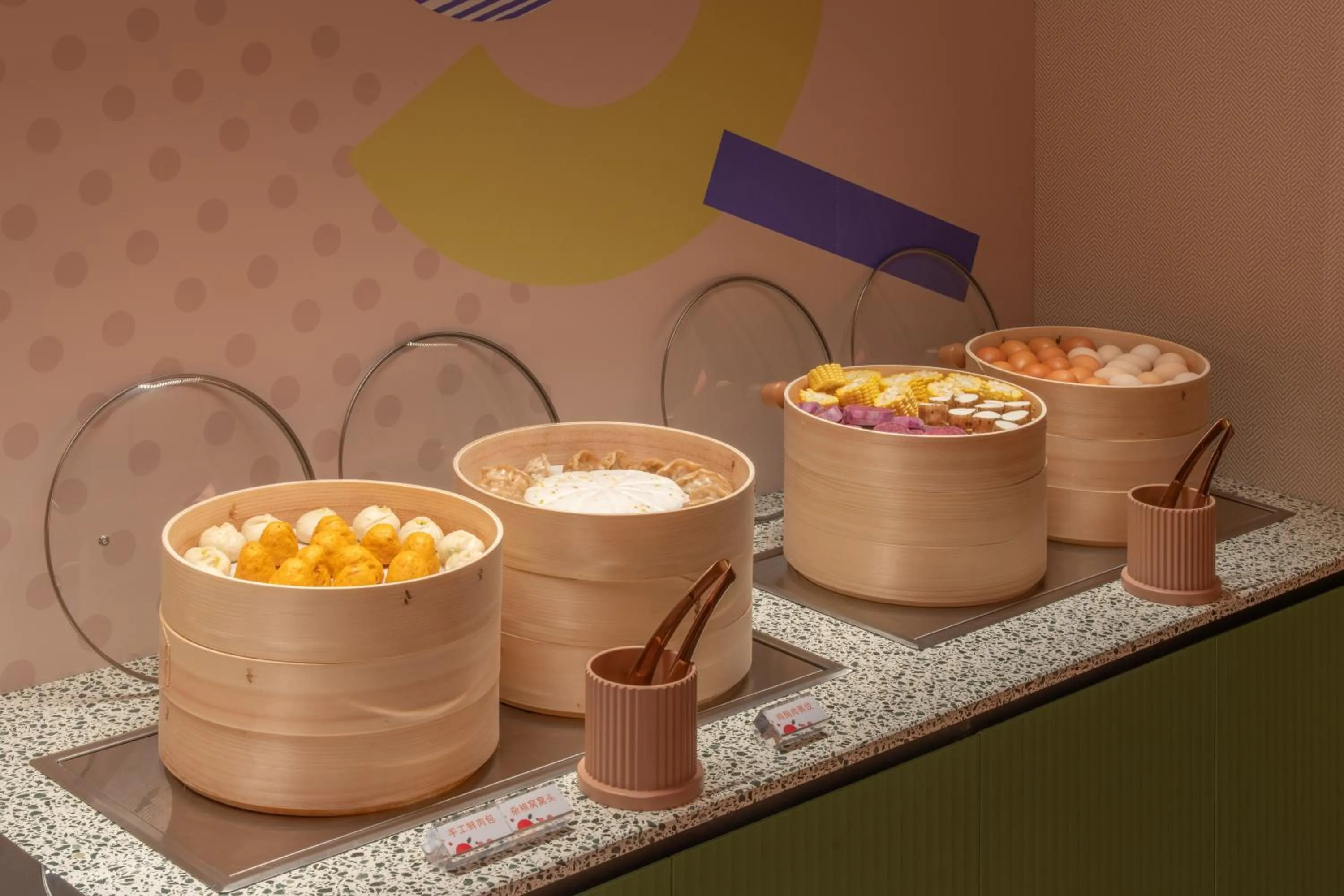 Restaurant/places to eat in Orange Hotel Chengdu Wenshuyuan Subway Station