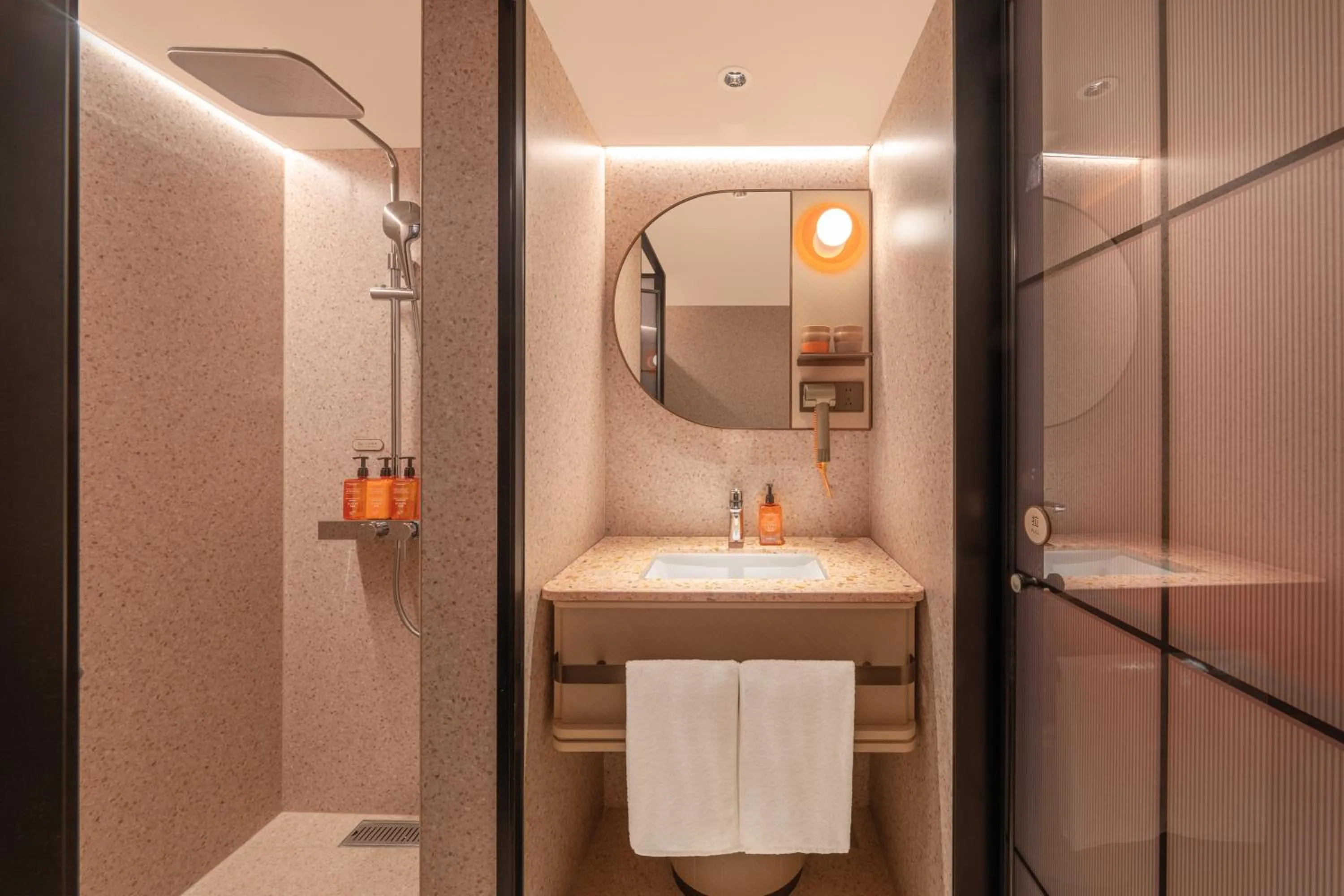 Bathroom in Orange Hotel Chengdu Wenshuyuan Subway Station