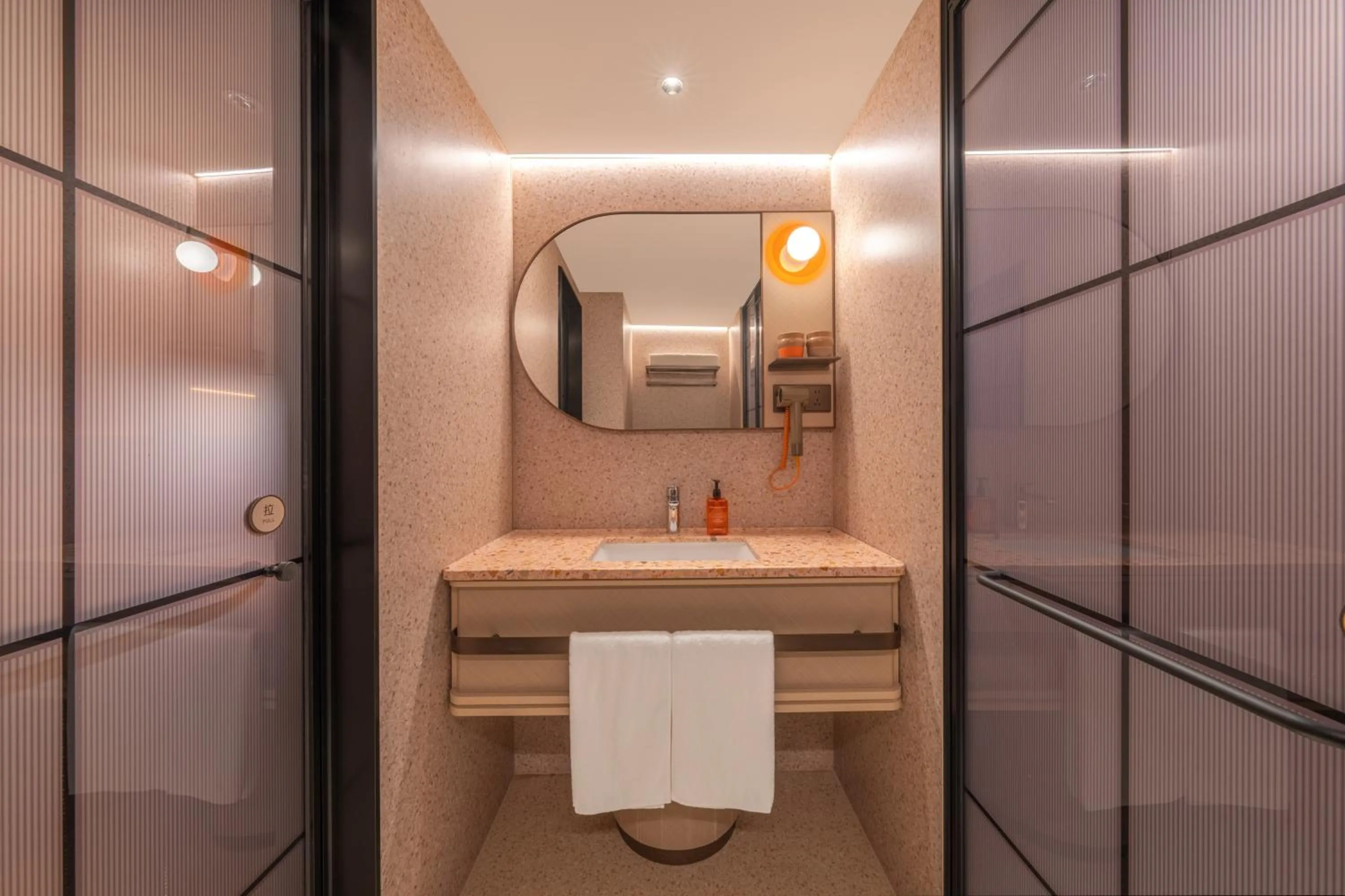 Bathroom in Orange Hotel Chengdu Wenshuyuan Subway Station