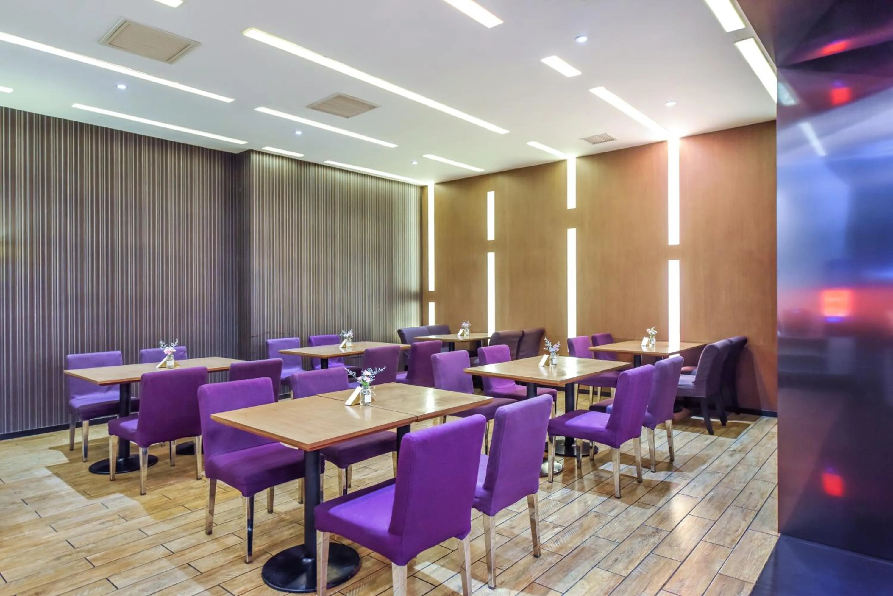 Restaurant/places to eat in Orange Hotel Chengdu Chunxi Road Shuncheng