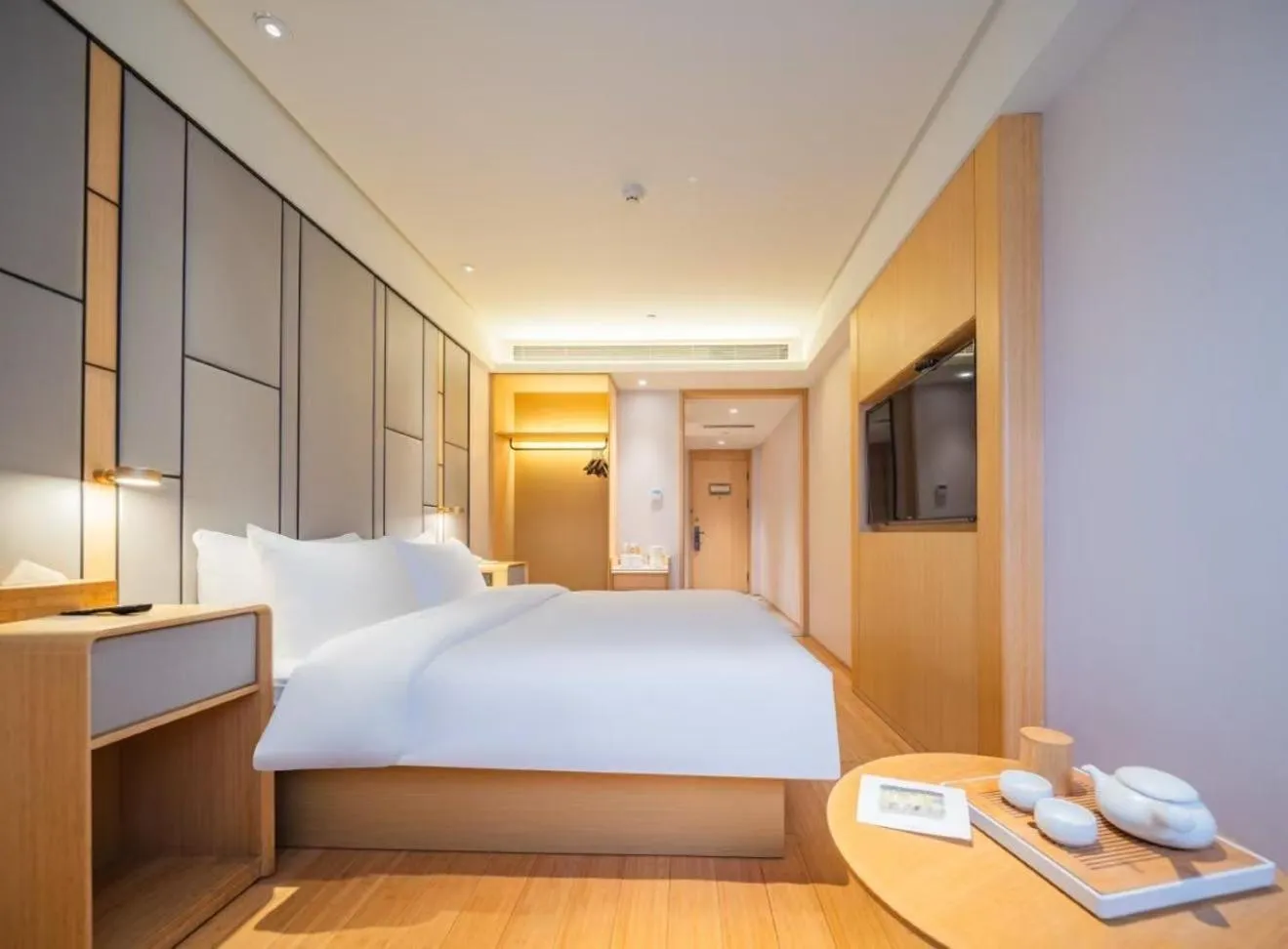 Photo of the whole room, Bed in JI Hotel Chengdu East Railway Station