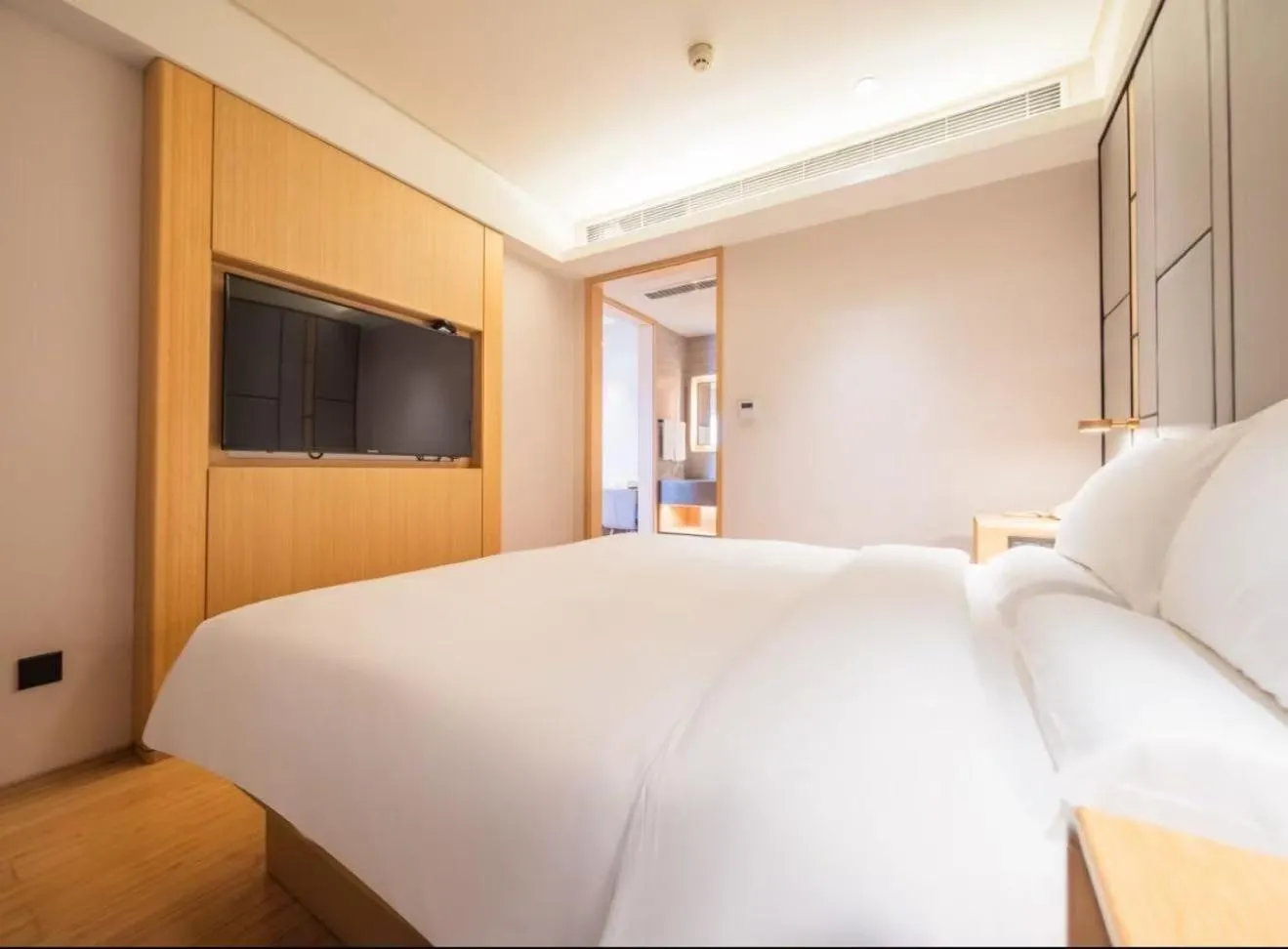 Property building, Bed in JI Hotel Chengdu East Railway Station