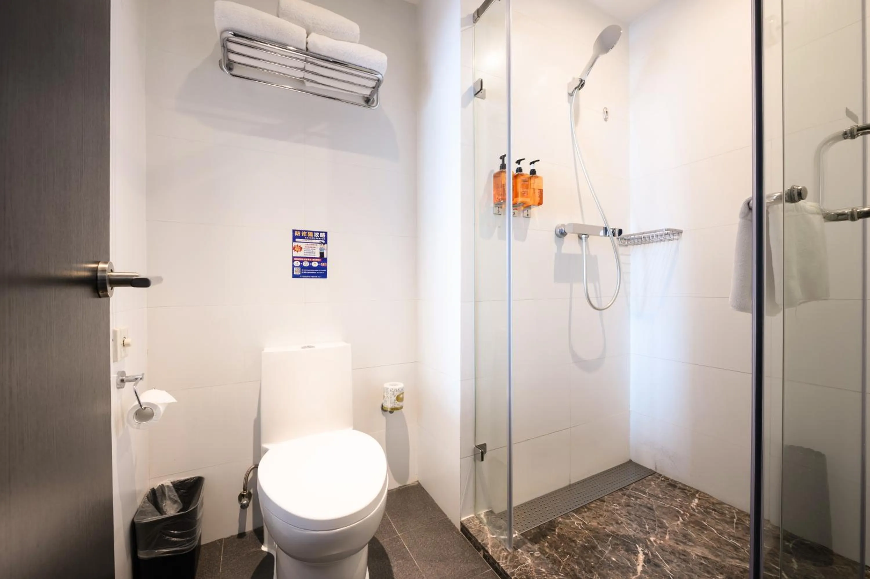 Shower in Orange Hotel Hangzhou Wenyi West Road