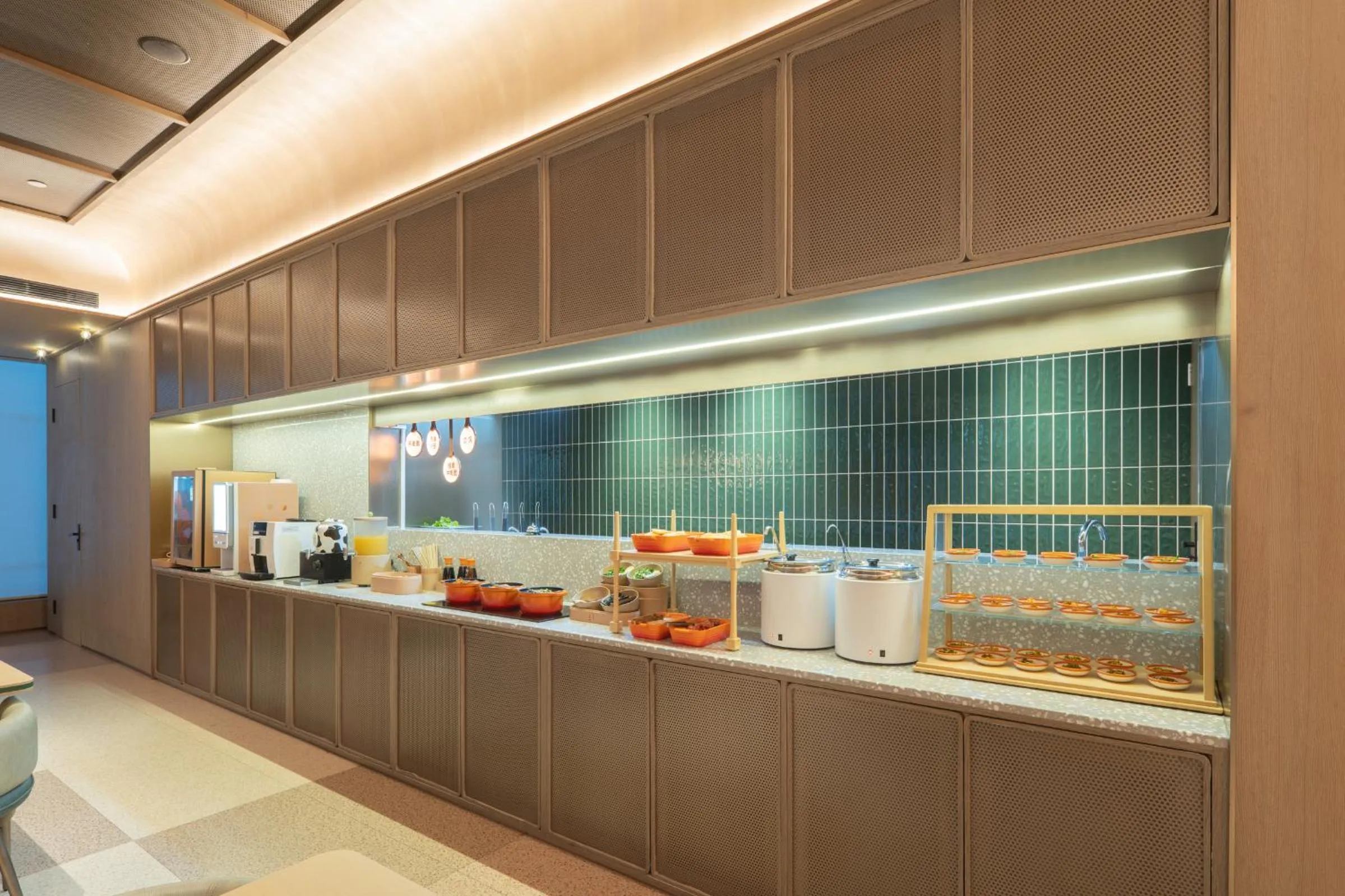 Breakfast in Orange Hotel Shanghai North Xizang Road Subway Station