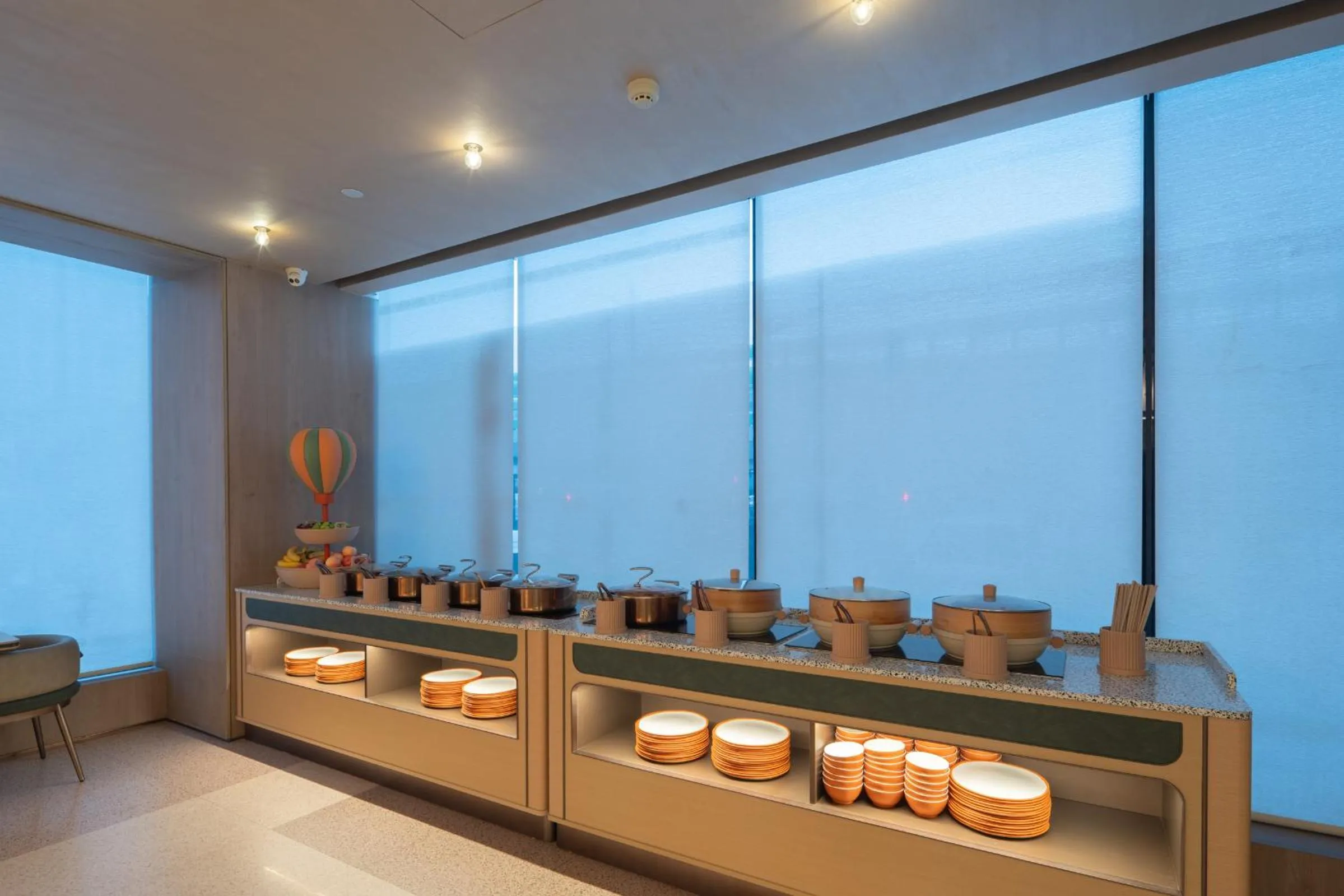 Breakfast in Orange Hotel Shanghai North Xizang Road Subway Station