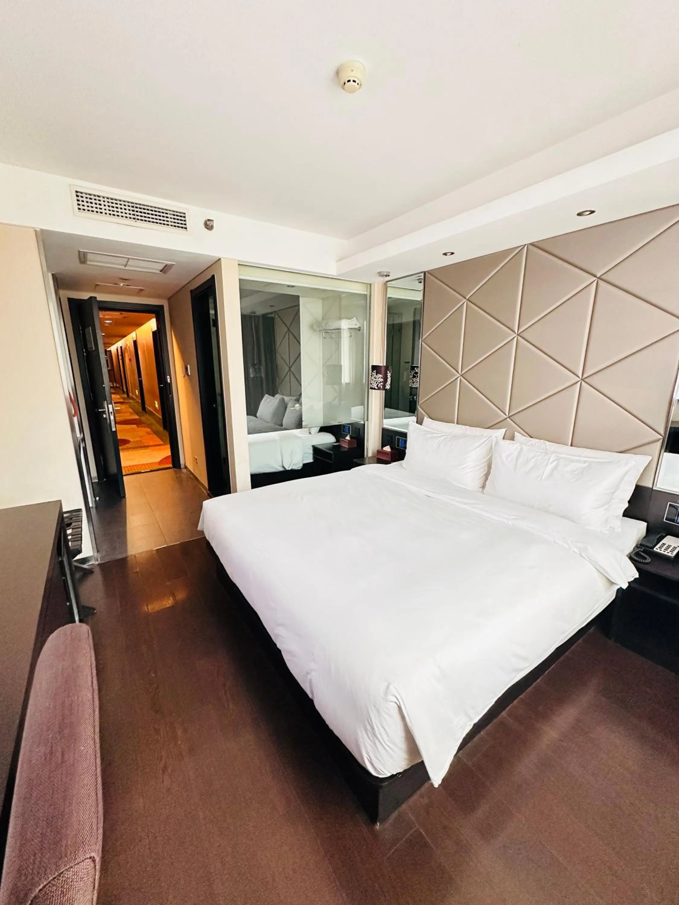 Bed in Orange Hotel Shanghai North Xizang Road Subway Station