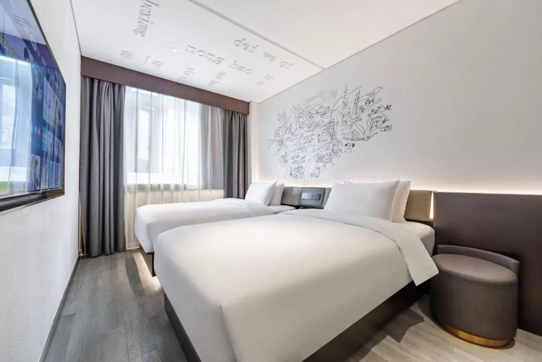 Photo of the whole room, Bed in CitiGO Hotel Shanghai Xujiahui