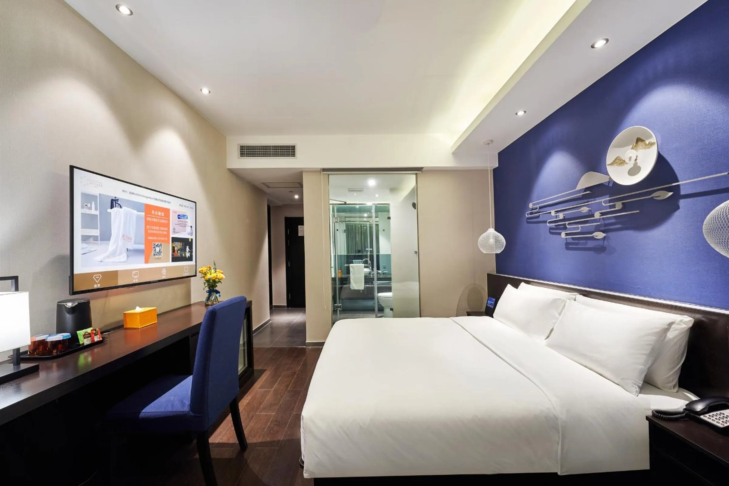 On site, Bed in Orange Hotel Shanghai Xujiahui Caobao Road Subway Station