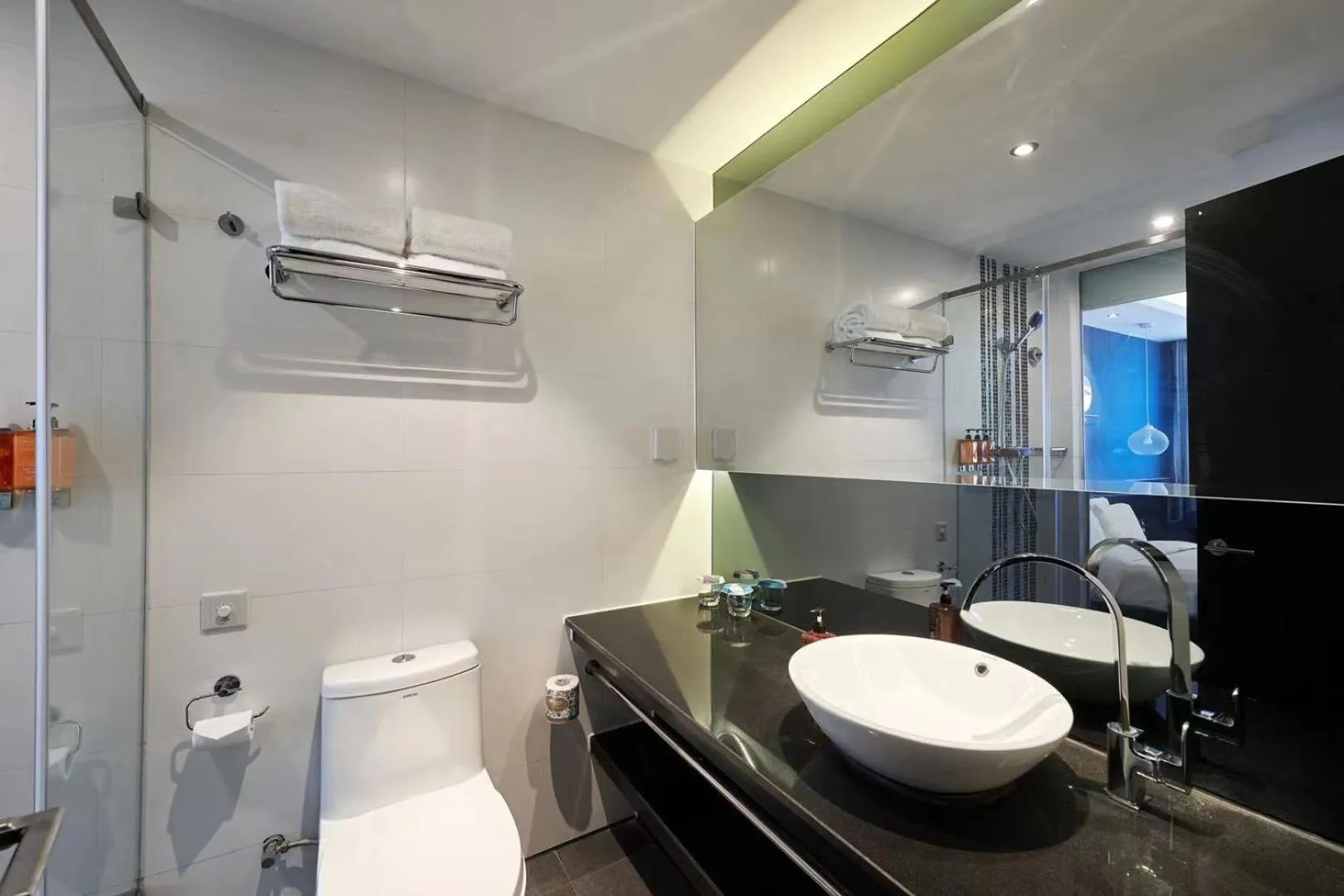 On site in Orange Hotel Shanghai Xujiahui Caobao Road Subway Station