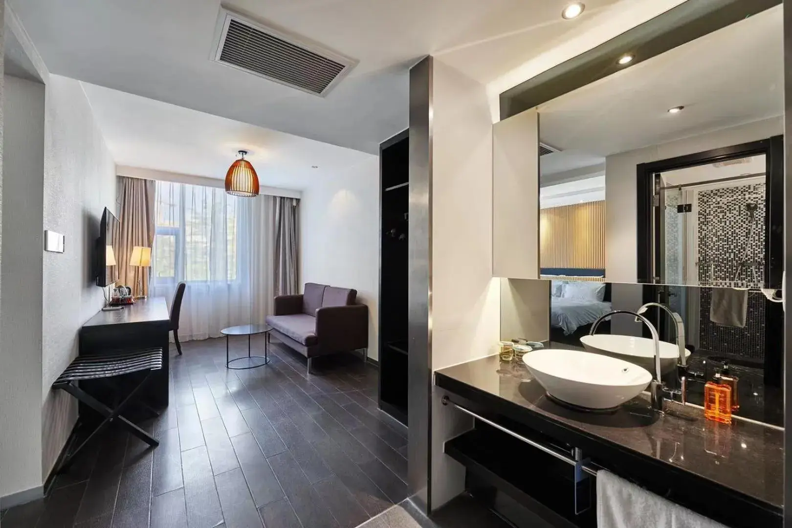 On site, Bed in Orange Hotel Shanghai Xujiahui Caobao Road Subway Station On site, Bed in Orange Hotel Shanghai Xujiahui Caobao Road Subway Station