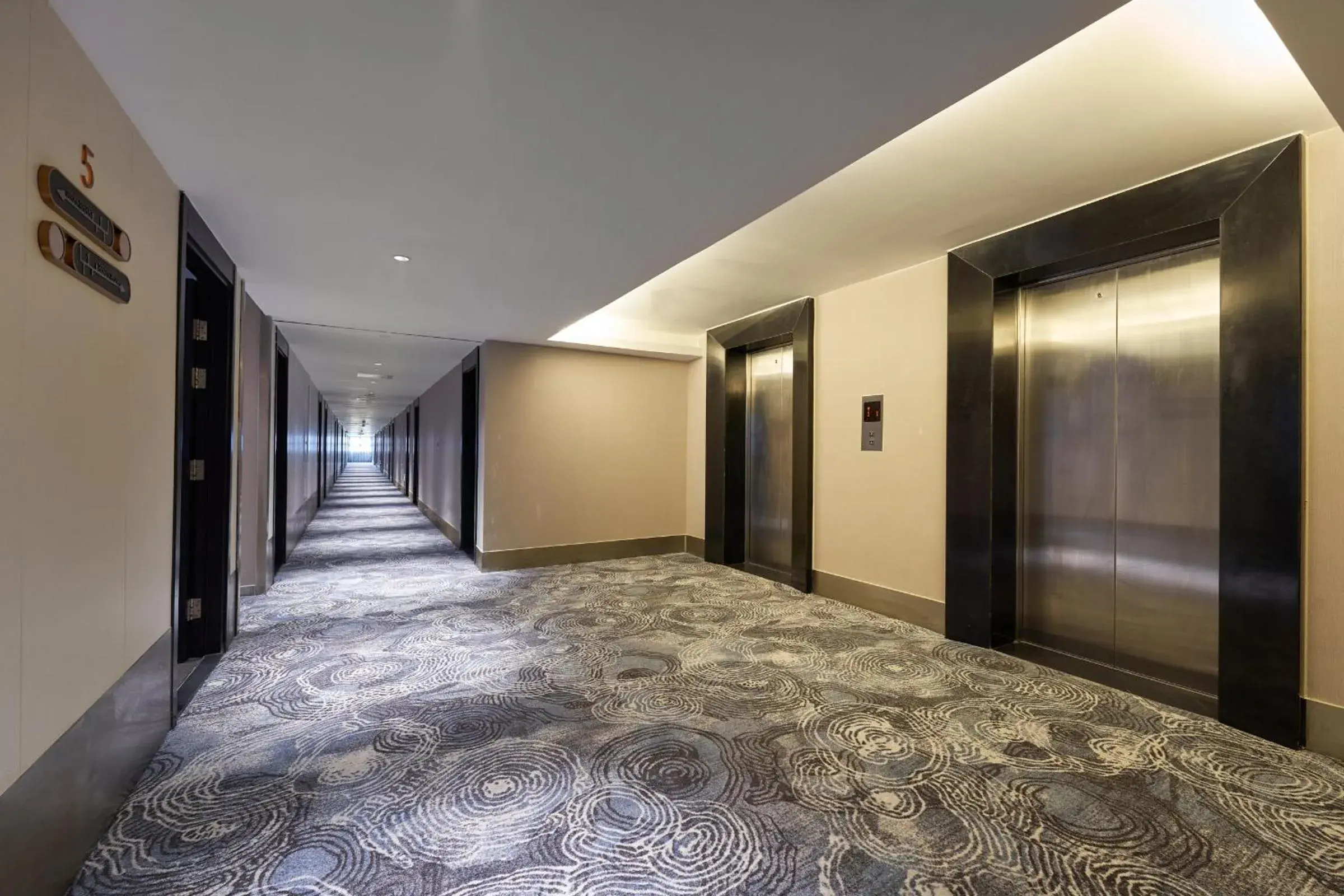 Property building in Orange Hotel Shanghai Xujiahui Caobao Road Subway Station Property building in Orange Hotel Shanghai Xujiahui Caobao Road Subway Station