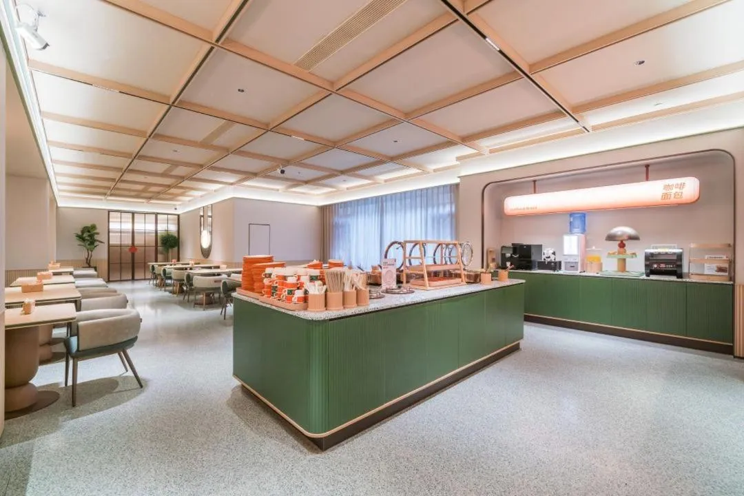 Restaurant/places to eat in Orange Hotel Hangzhou West Lake Huanglong Sports Center