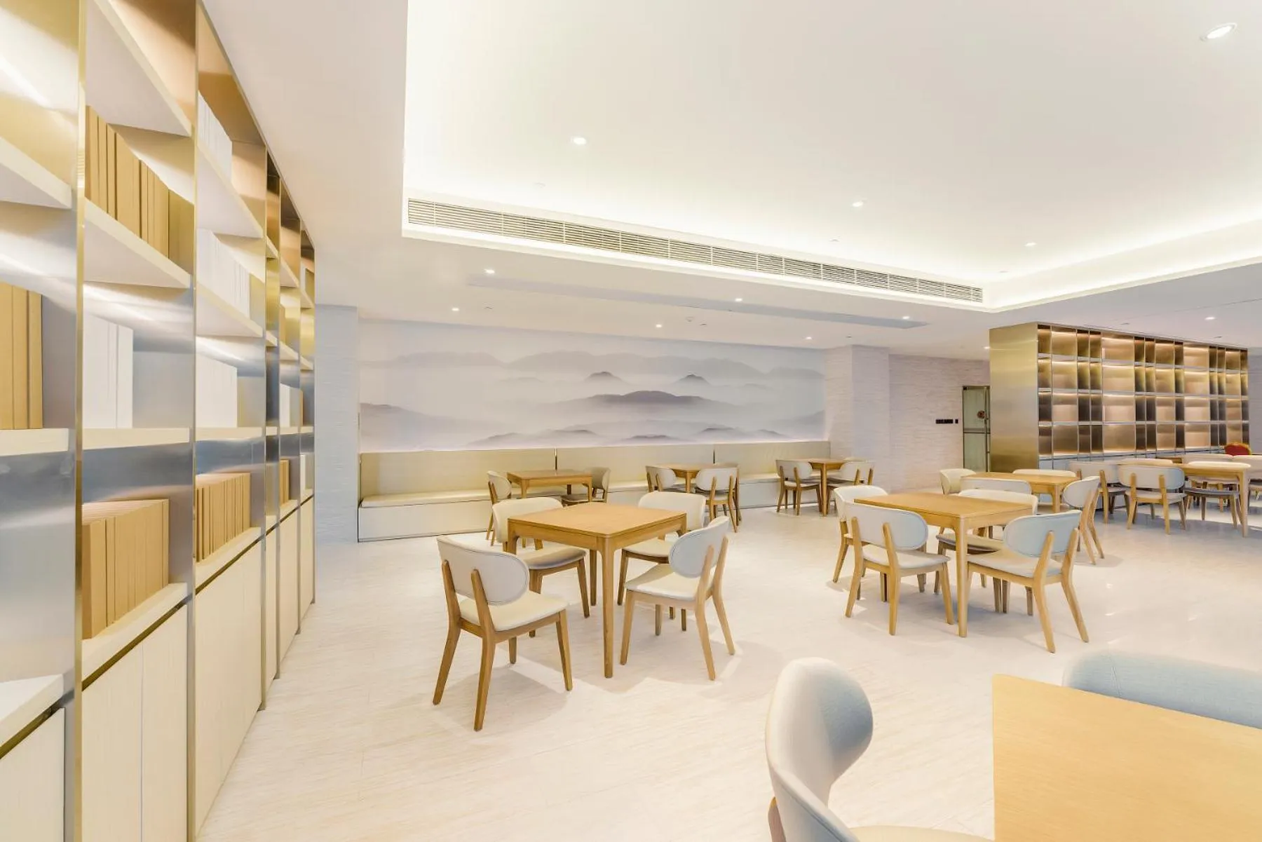 Restaurant/places to eat in JI Hotel Hangzhou South Railway Station