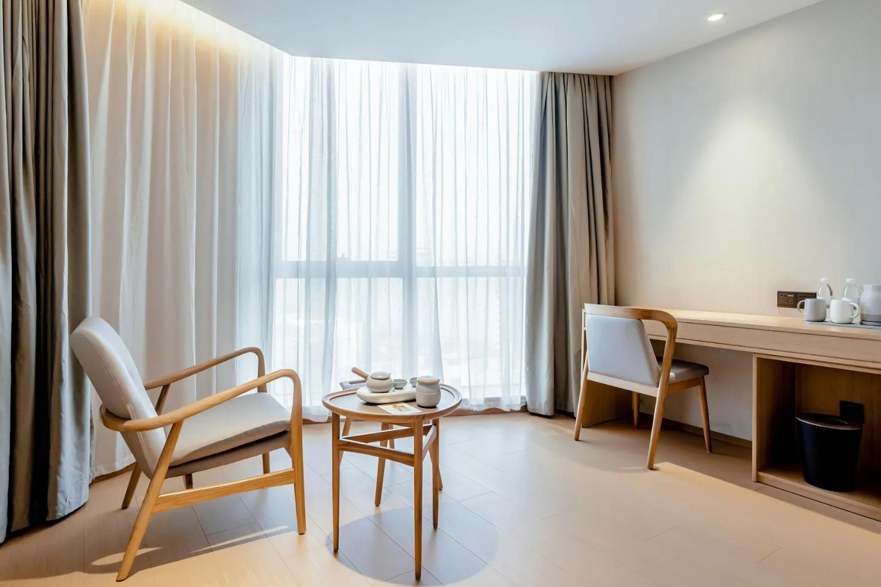 Seating area in JI Hotel Hangzhou South Railway Station