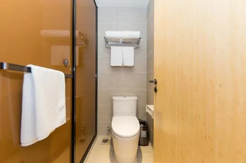 JI Hotel Shanghai Jing'an Temple Huaihai Middle Road