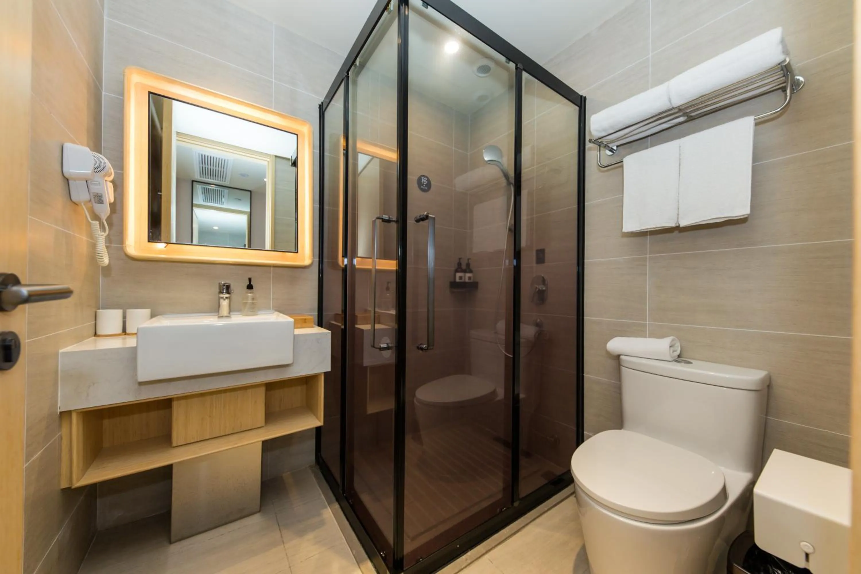 Bathroom in JI Hotel Shanghai Jing'an Temple Huaihai Middle Road