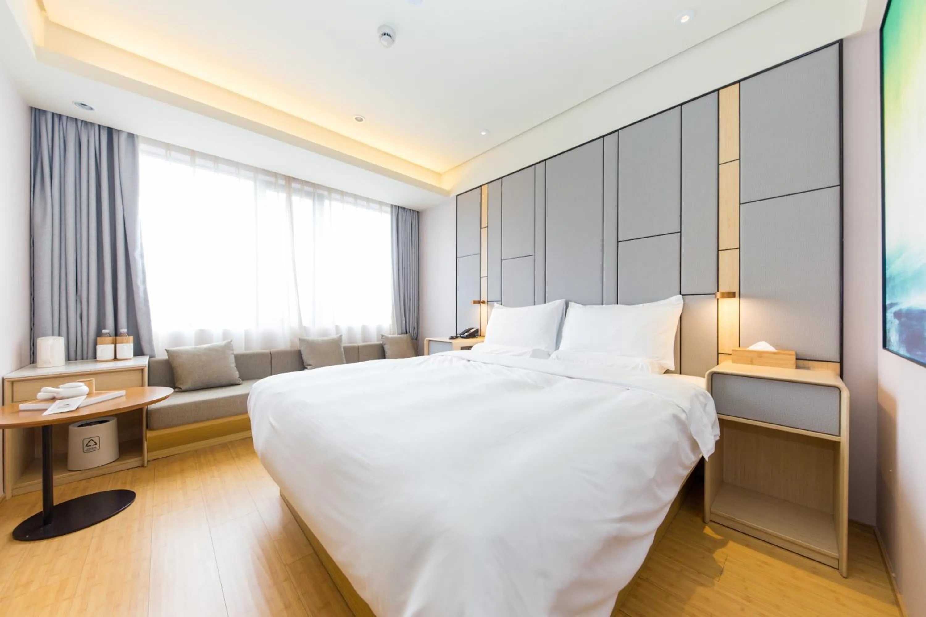 Bedroom, Bed in JI Hotel Shanghai Jing'an Temple Huaihai Middle Road