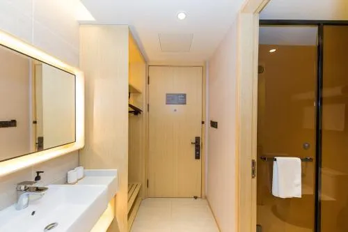 JI Hotel Shanghai Jing'an Temple Huaihai Middle Road