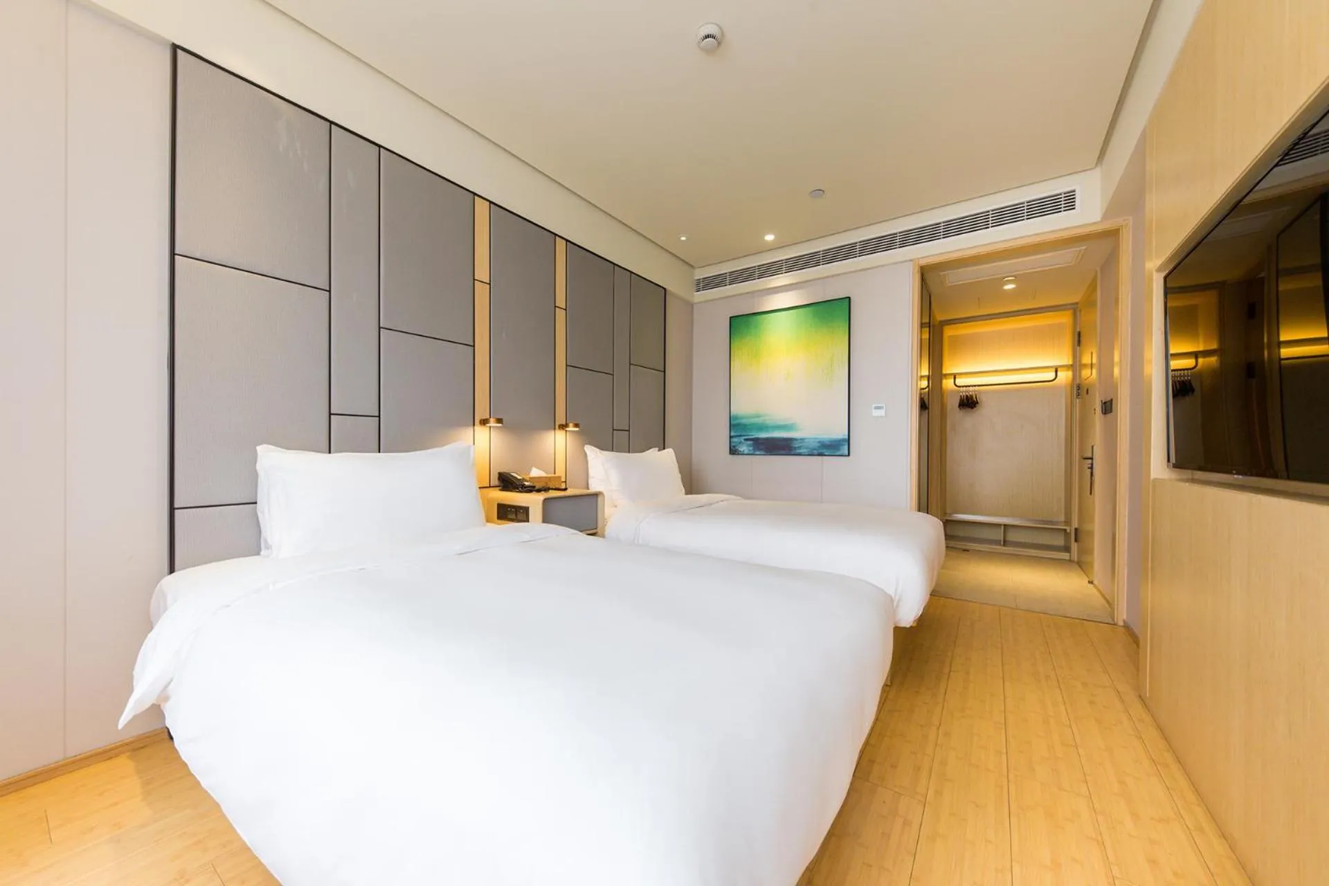 Bed in JI Hotel Shanghai Jing'an Temple Huaihai Middle Road