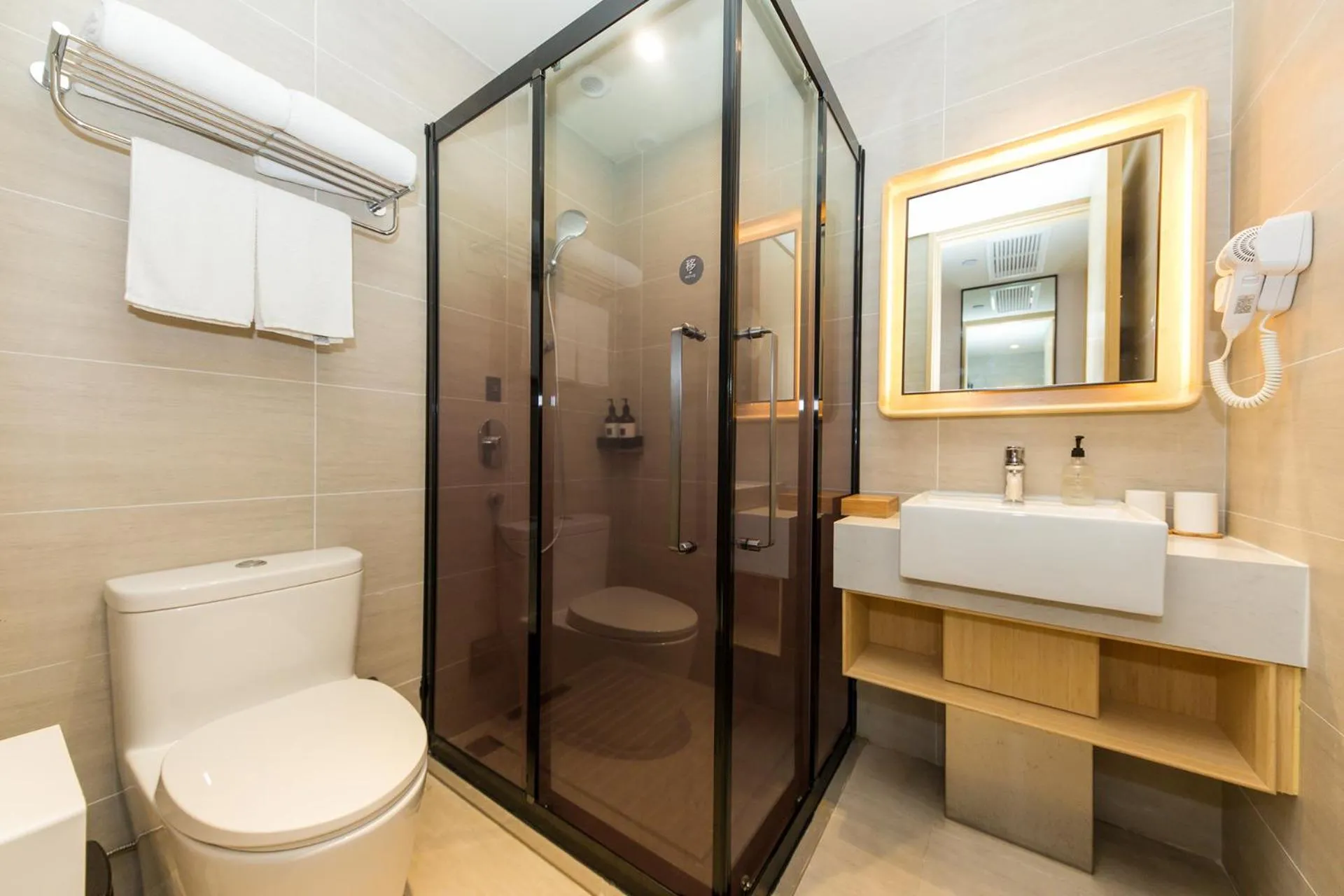 Bathroom in JI Hotel Shanghai Jing'an Temple Huaihai Middle Road