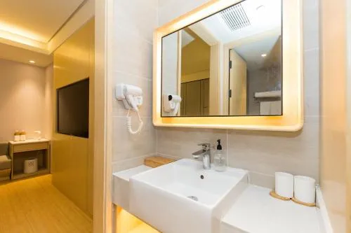 JI Hotel Shanghai Jing'an Temple Huaihai Middle Road